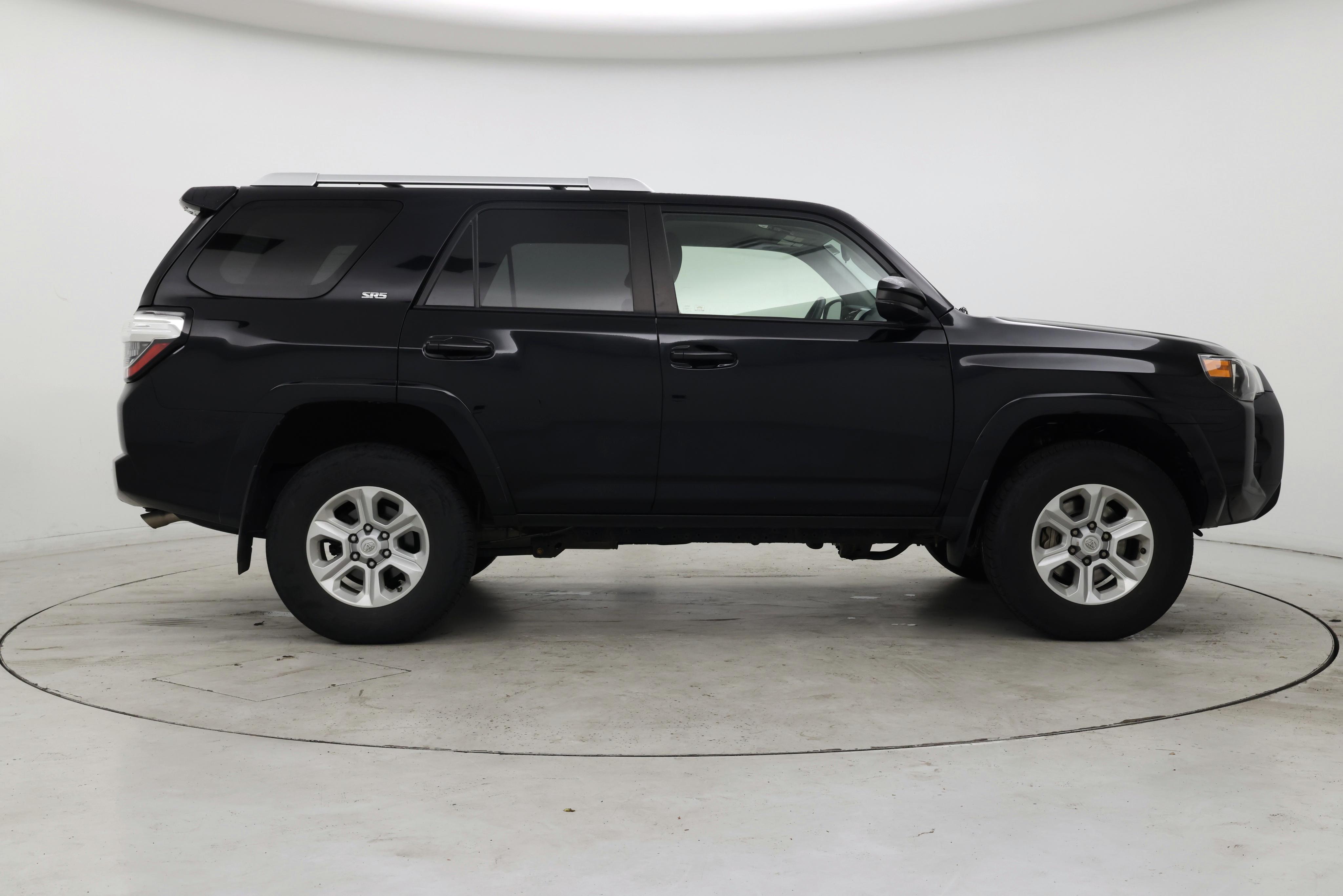 Thumbnail: 2017 Toyota 4Runner - 7