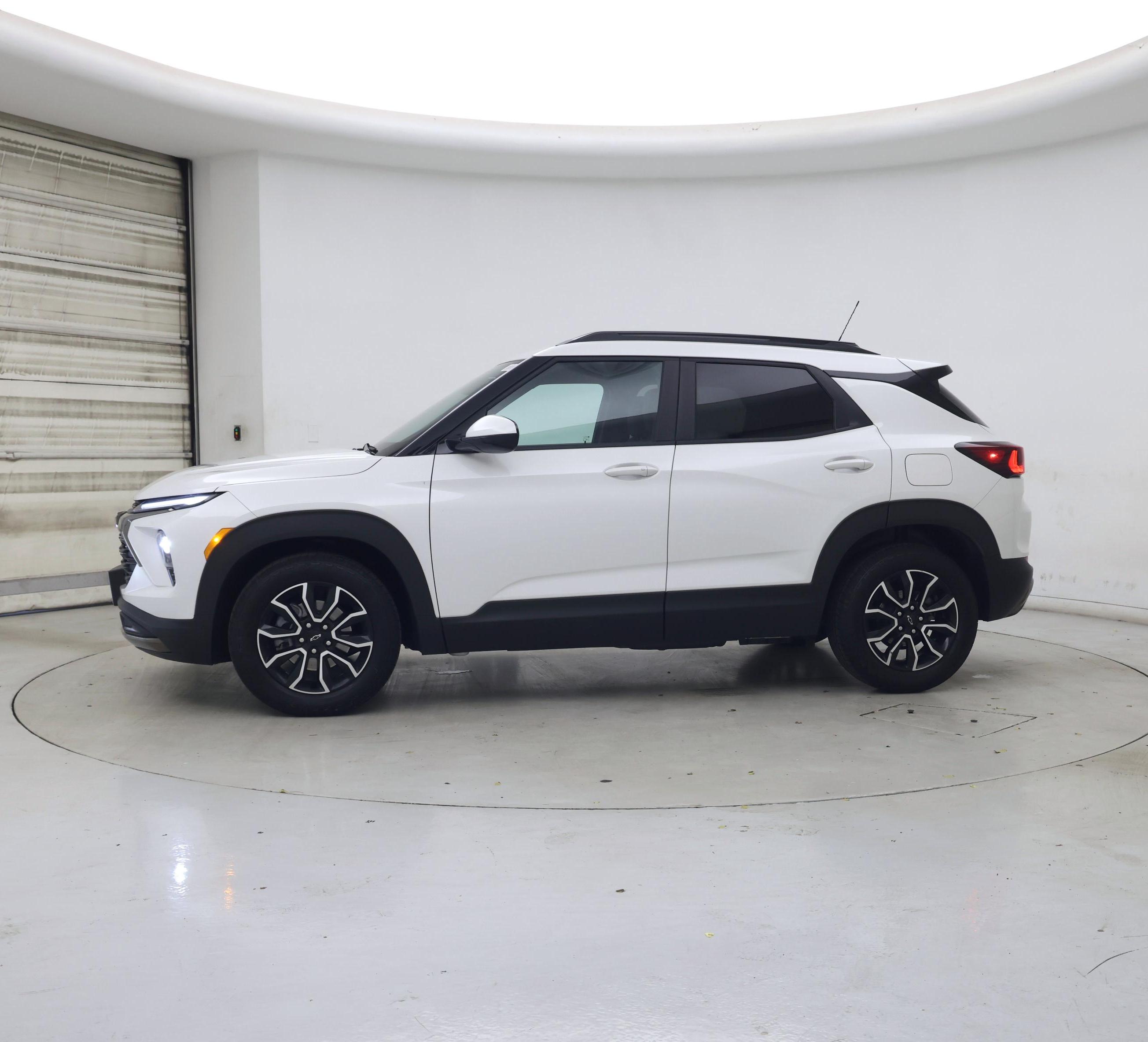 Thumbnail: 2025 Chevrolet TrailBlazer - 3
