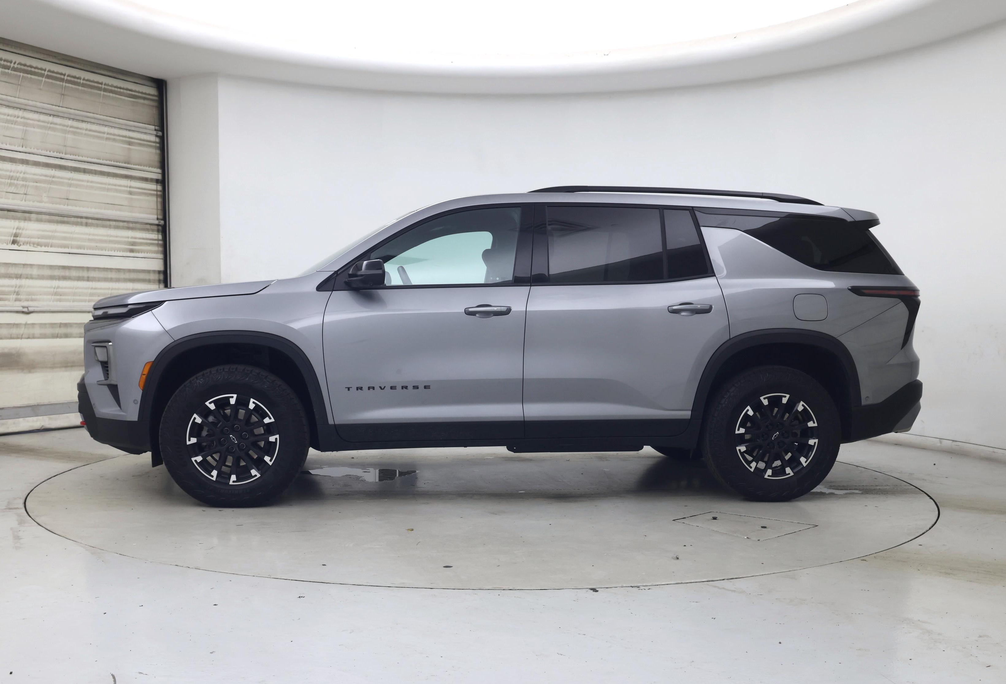Thumbnail: 2025 Chevrolet Traverse - 3