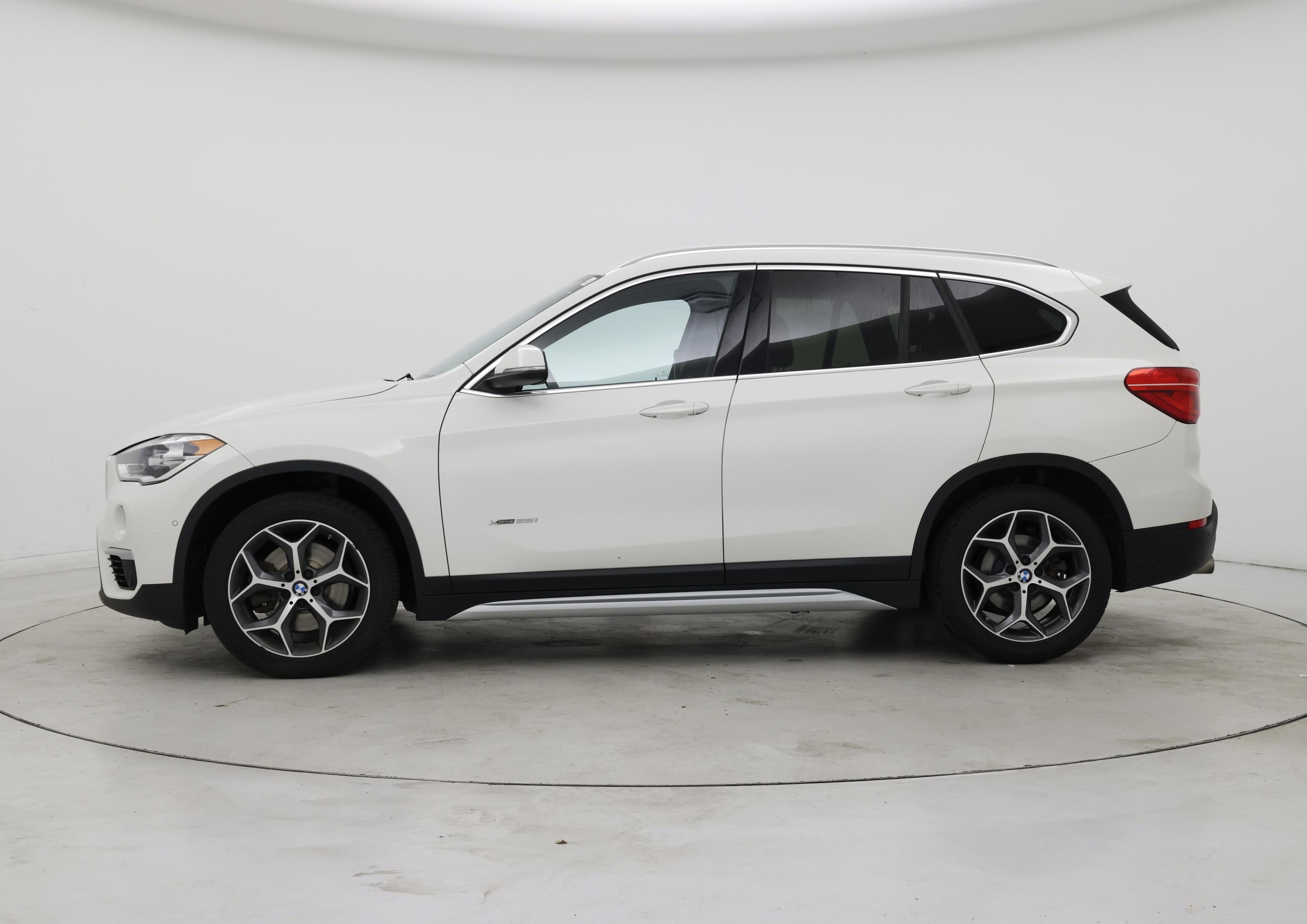 Thumbnail: 2017 BMW X1 - 3