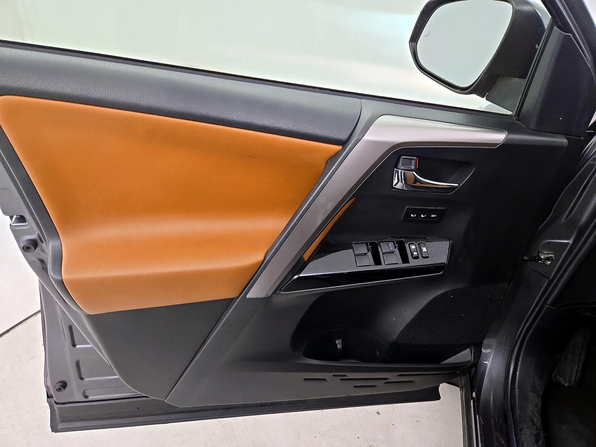Thumbnail: 2016 Toyota RAV4 - 12