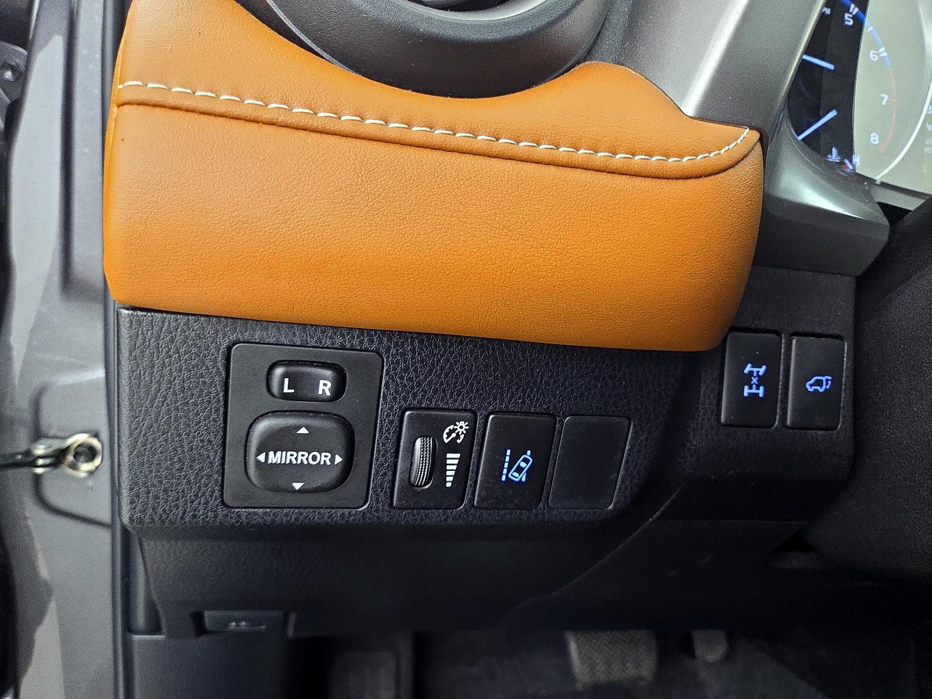 Thumbnail: 2016 Toyota RAV4 - 13