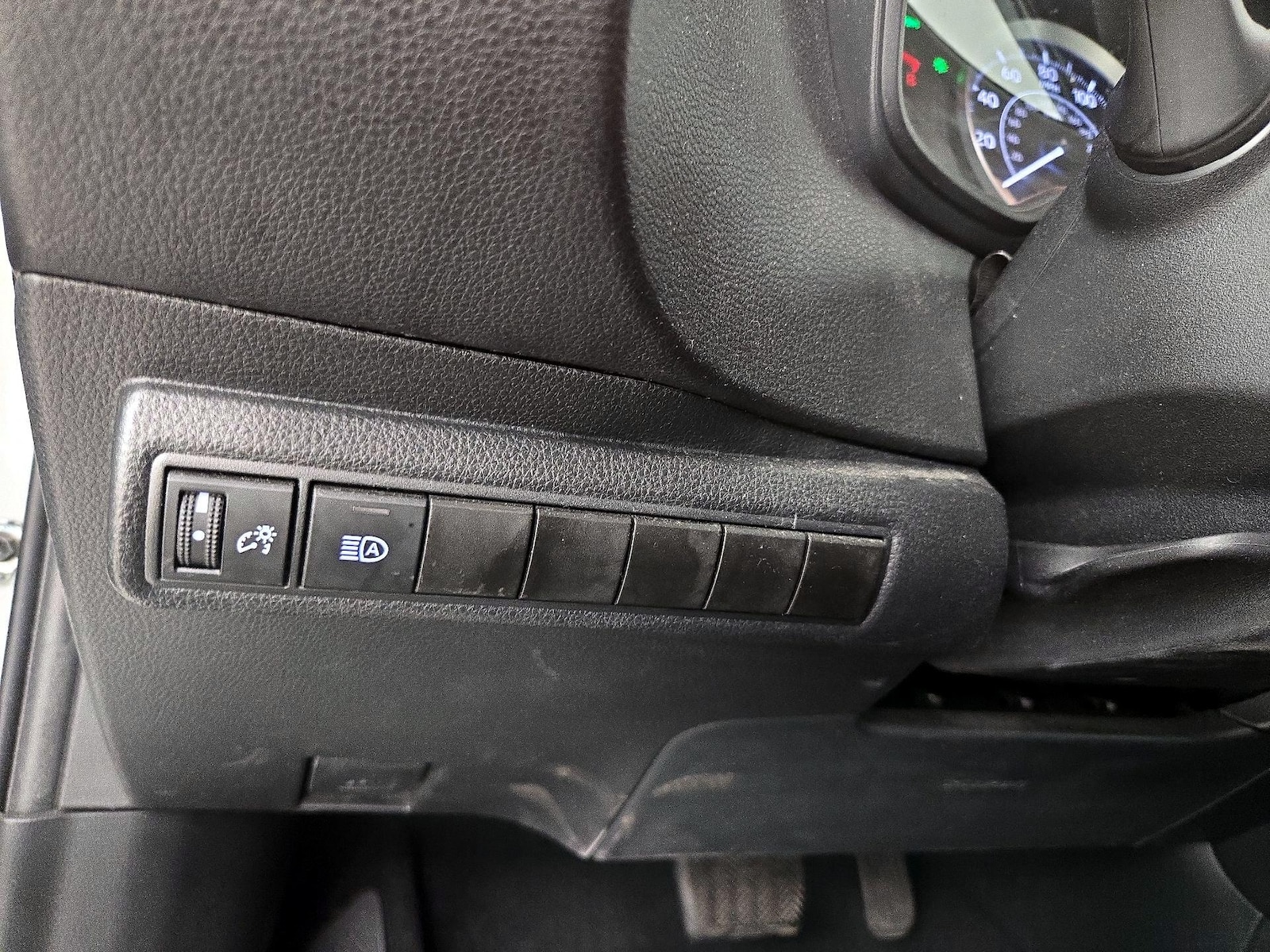 2020 Toyota Corolla LE - Photo 14