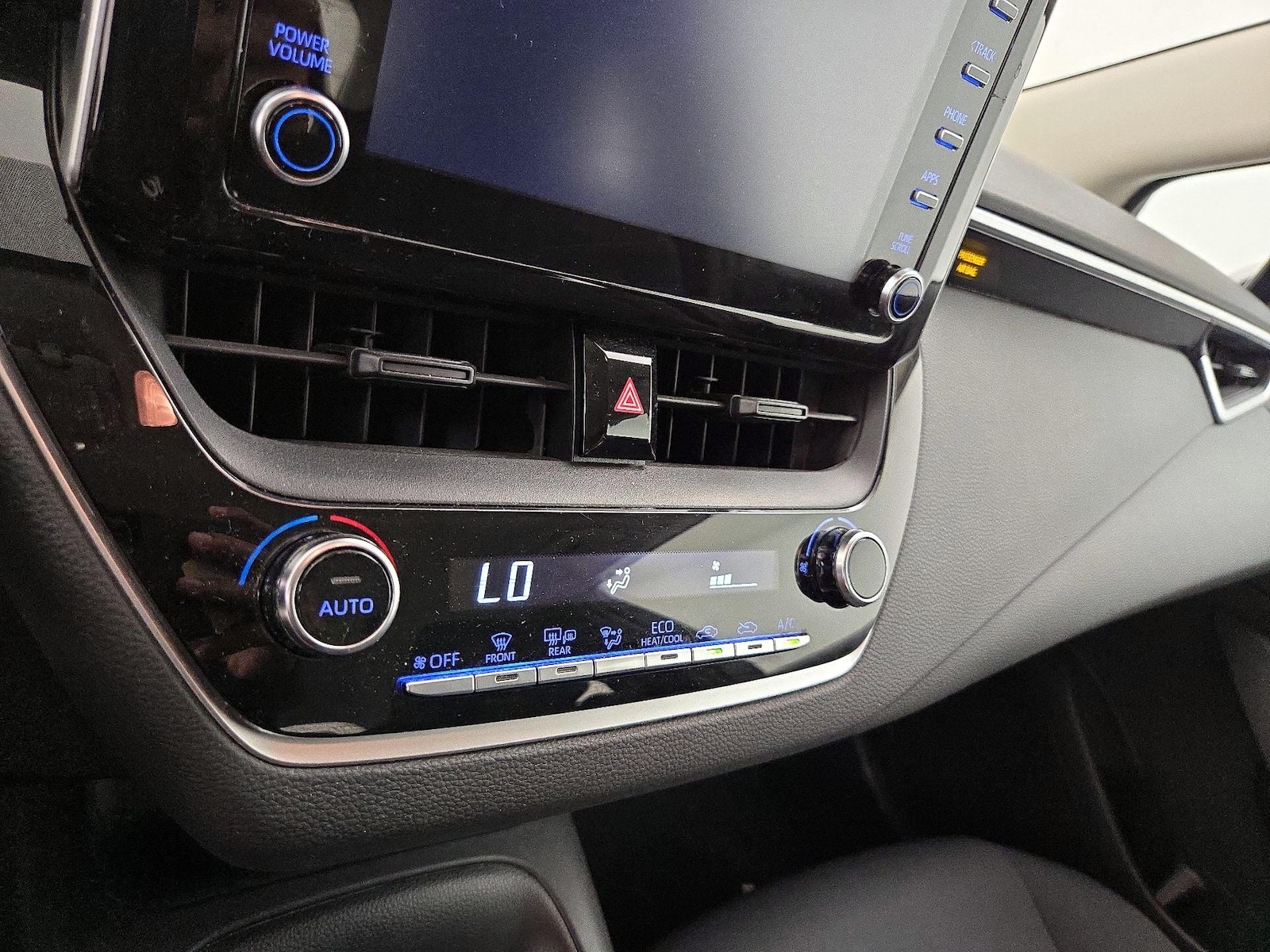2020 Toyota Corolla LE - Photo 17