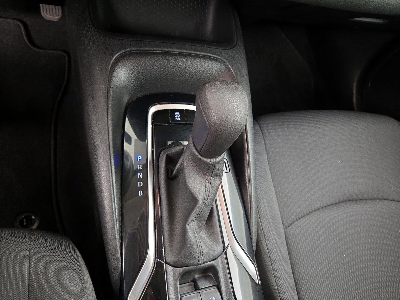2020 Toyota Corolla LE - Photo 18