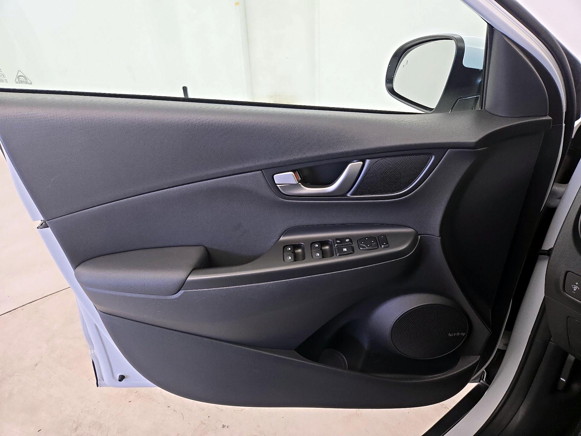 Thumbnail: 2020 Hyundai Kona - 12