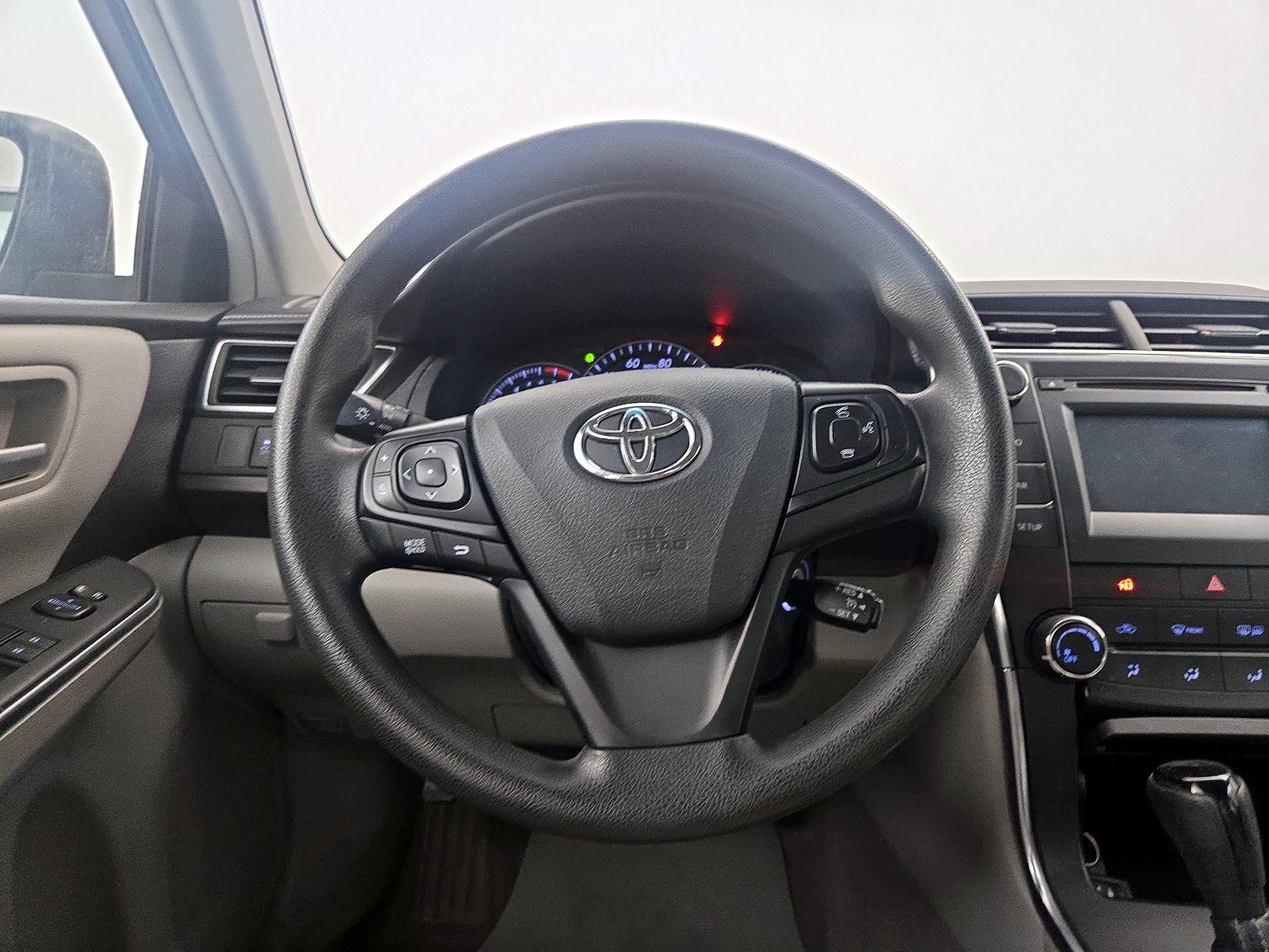 Thumbnail: 2015 Toyota Camry - 10