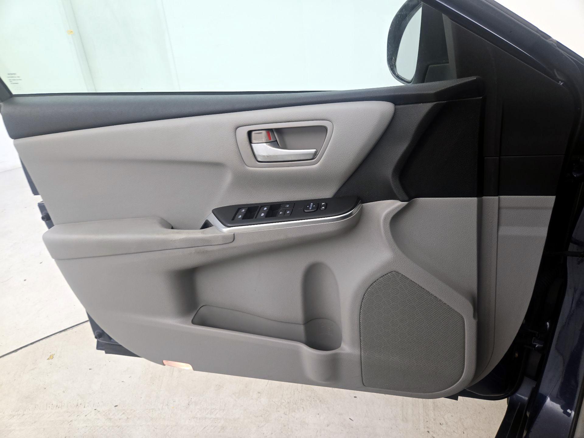 Thumbnail: 2015 Toyota Camry - 12