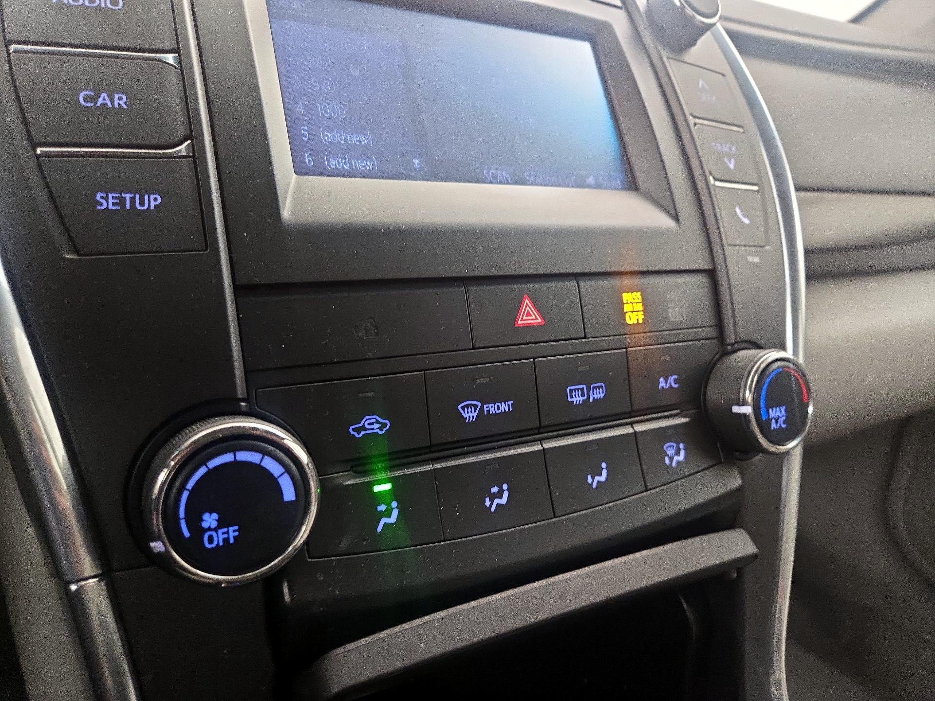 Thumbnail: 2015 Toyota Camry - 16