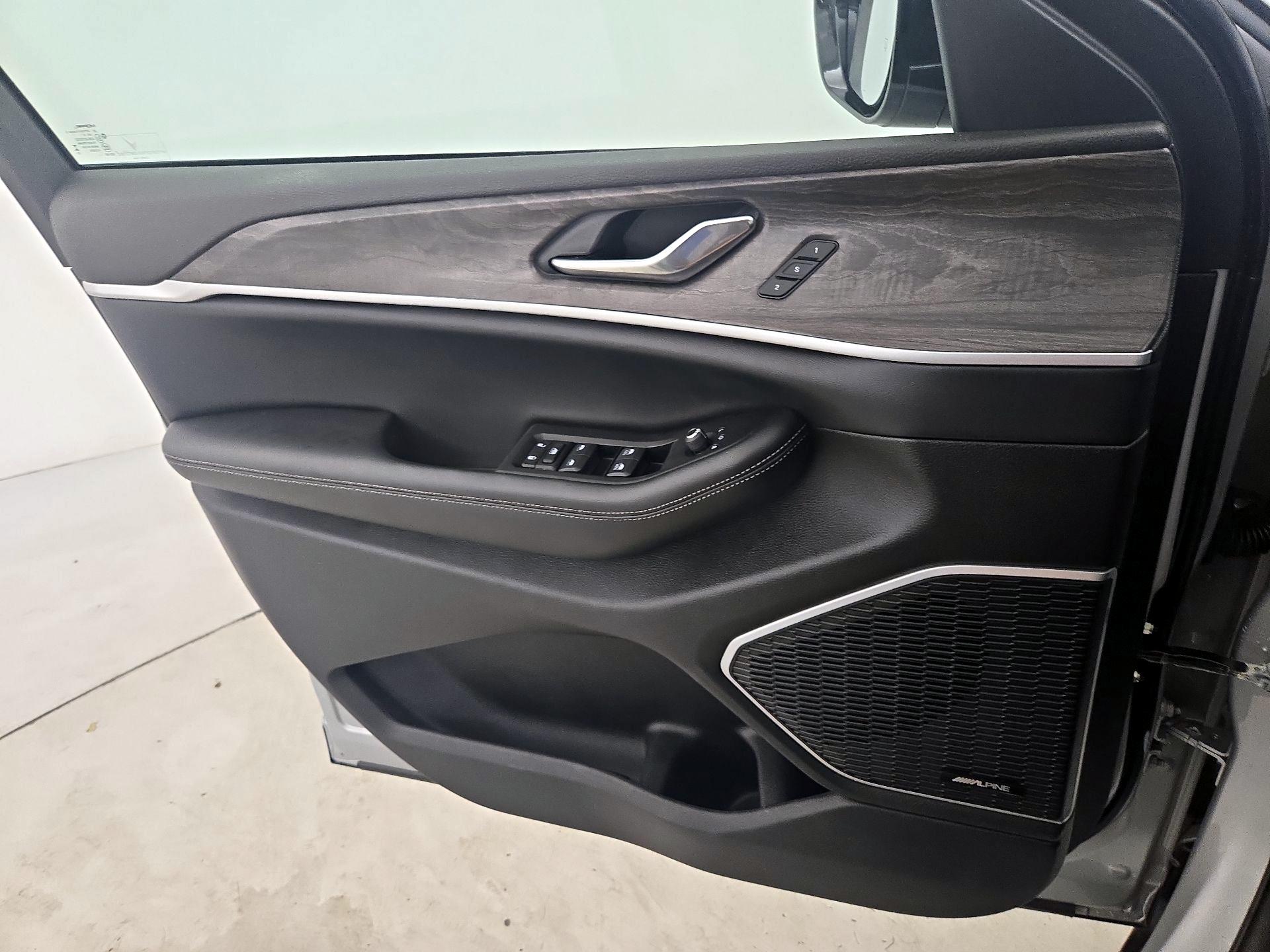 Thumbnail: 2024 Jeep Grand Cherokee - 12