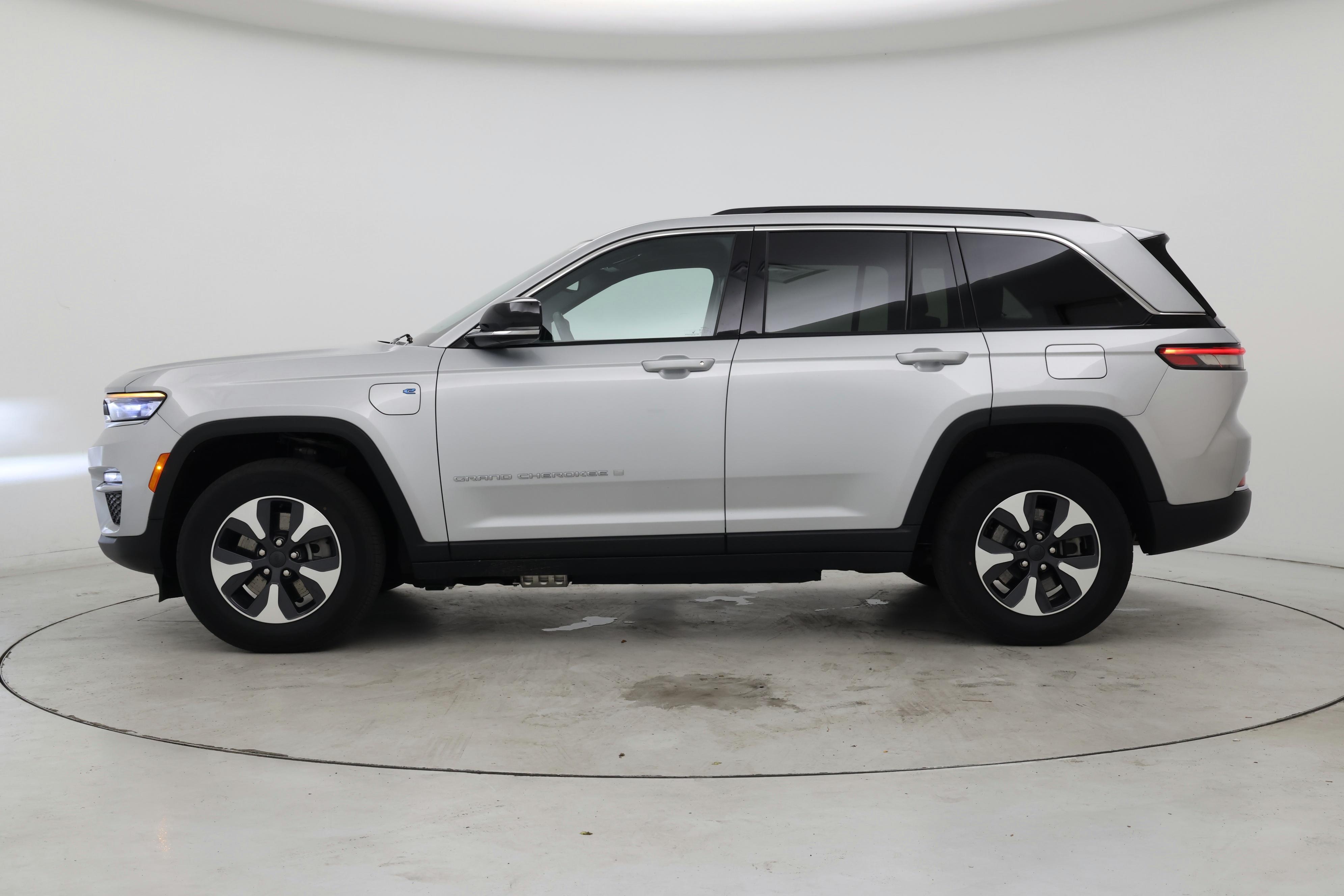 Thumbnail: 2024 Jeep Grand Cherokee - 3
