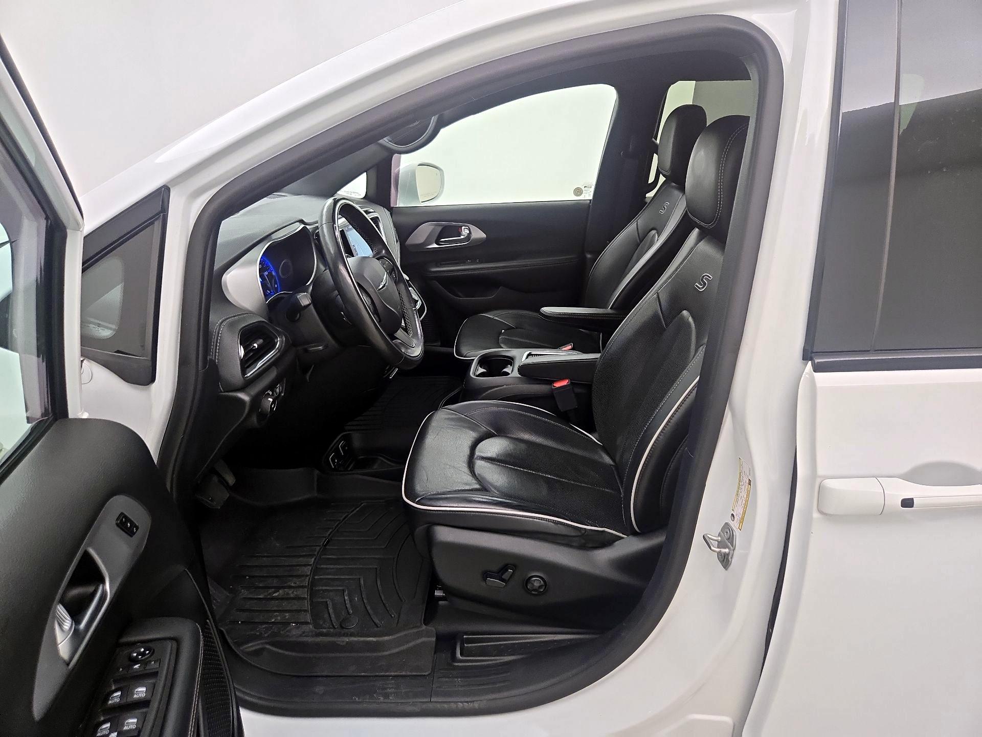 Thumbnail: 2019 Chrysler Pacifica - 11