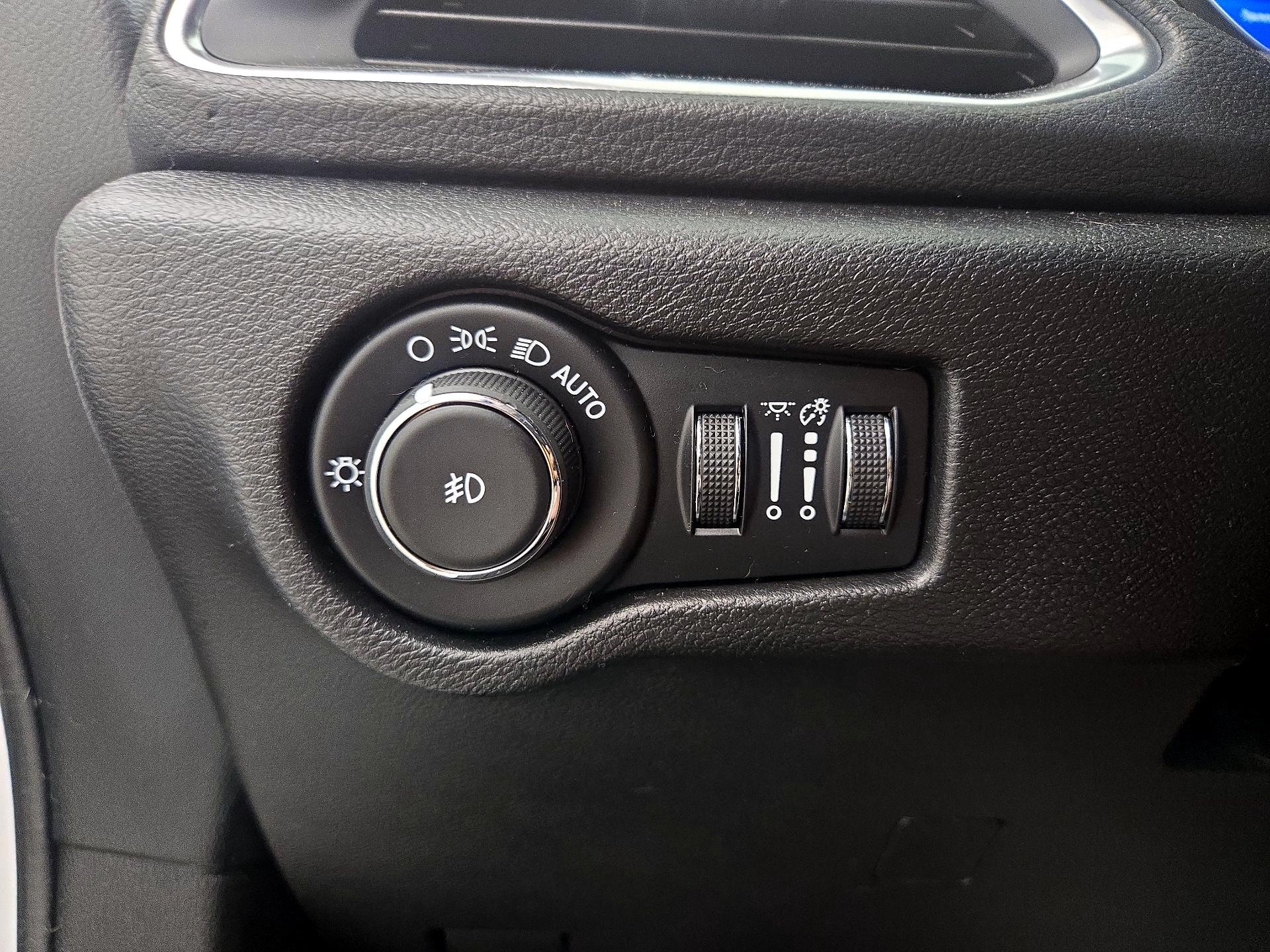 Thumbnail: 2019 Chrysler Pacifica - 13