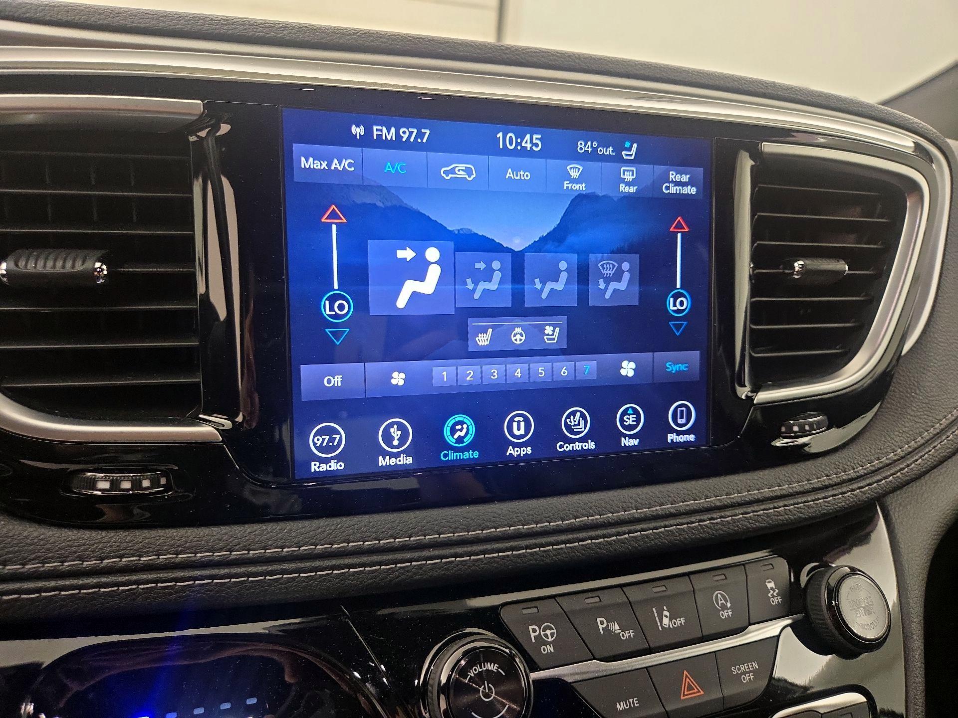 Thumbnail: 2019 Chrysler Pacifica - 17