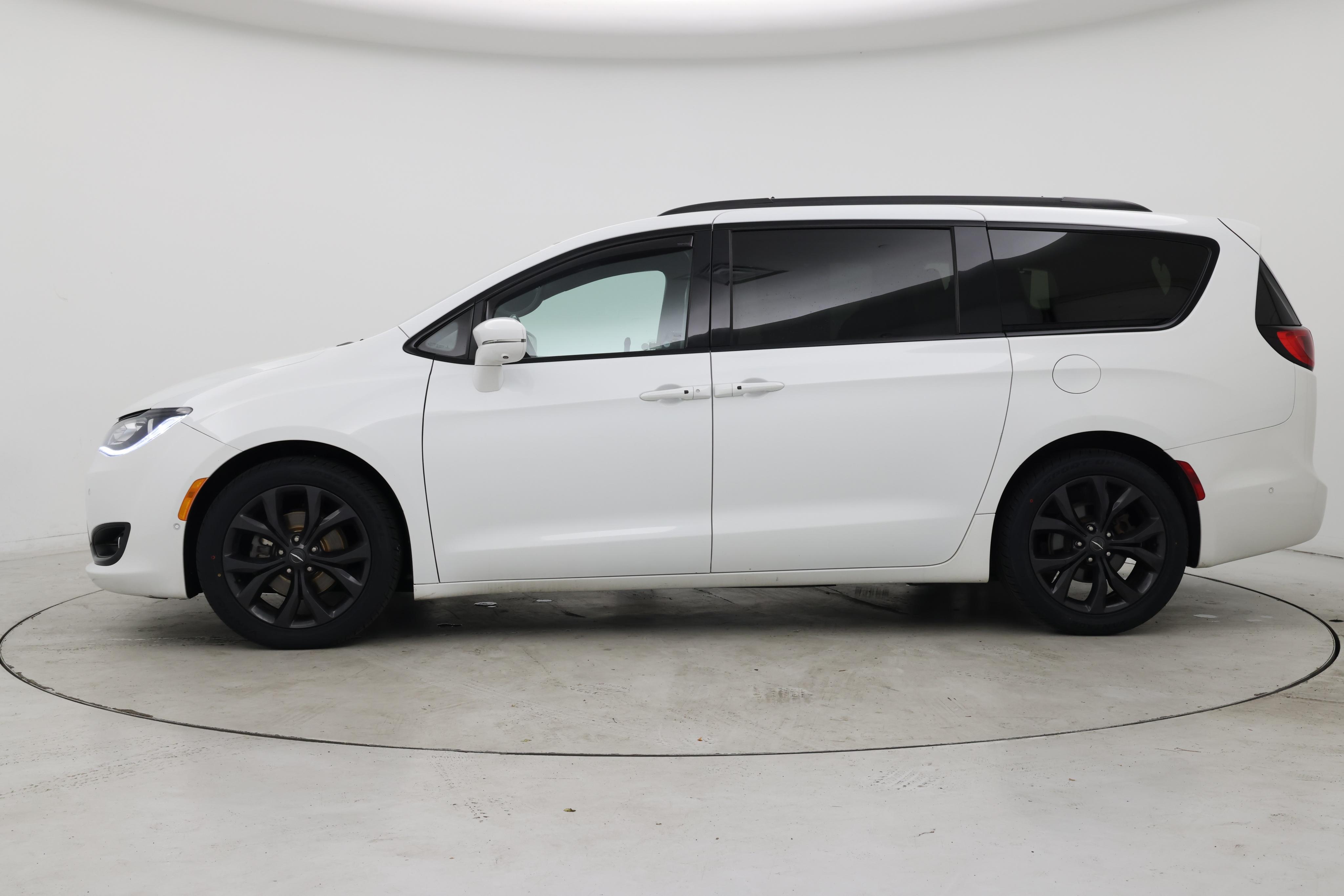 Thumbnail: 2019 Chrysler Pacifica - 3