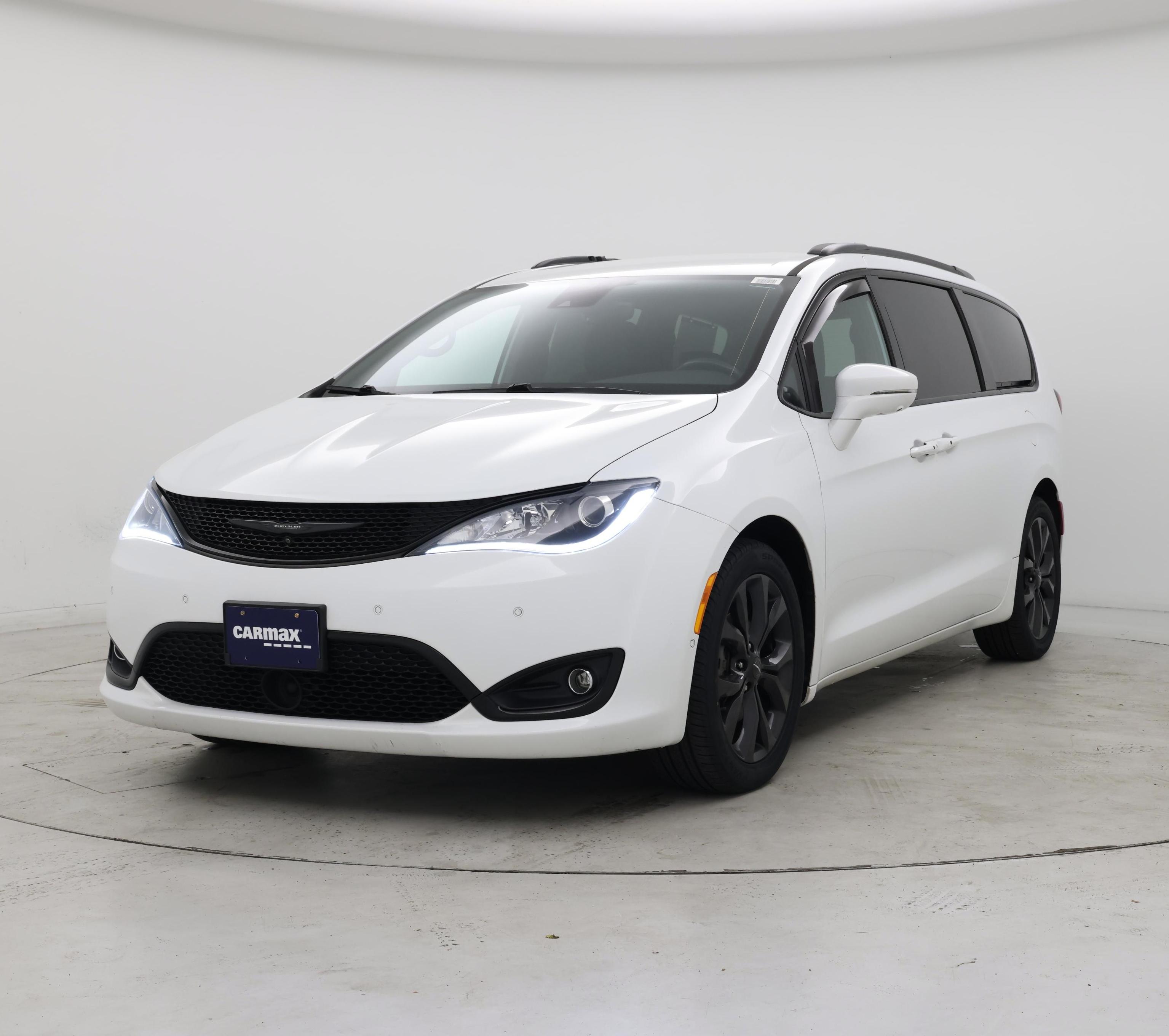 Thumbnail: 2019 Chrysler Pacifica - 4