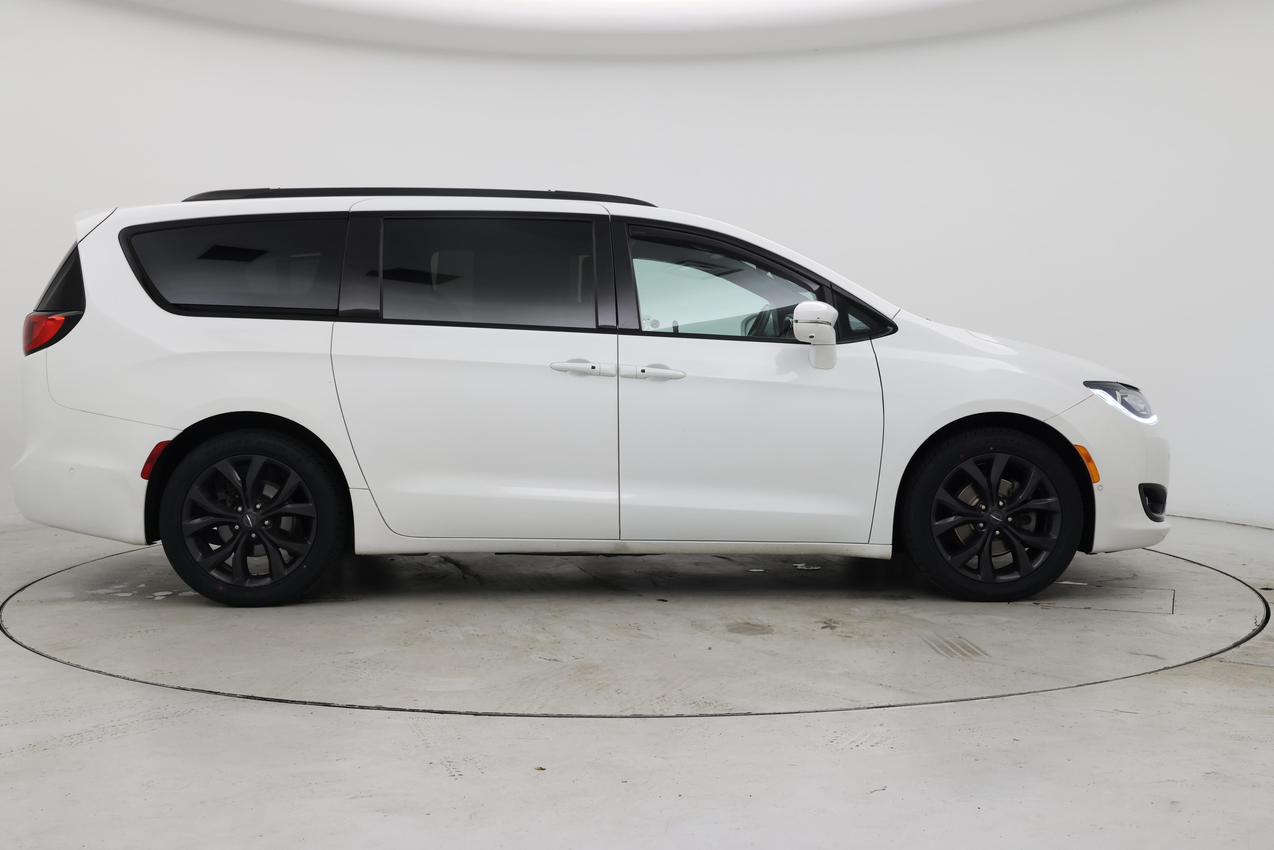 Thumbnail: 2019 Chrysler Pacifica - 7