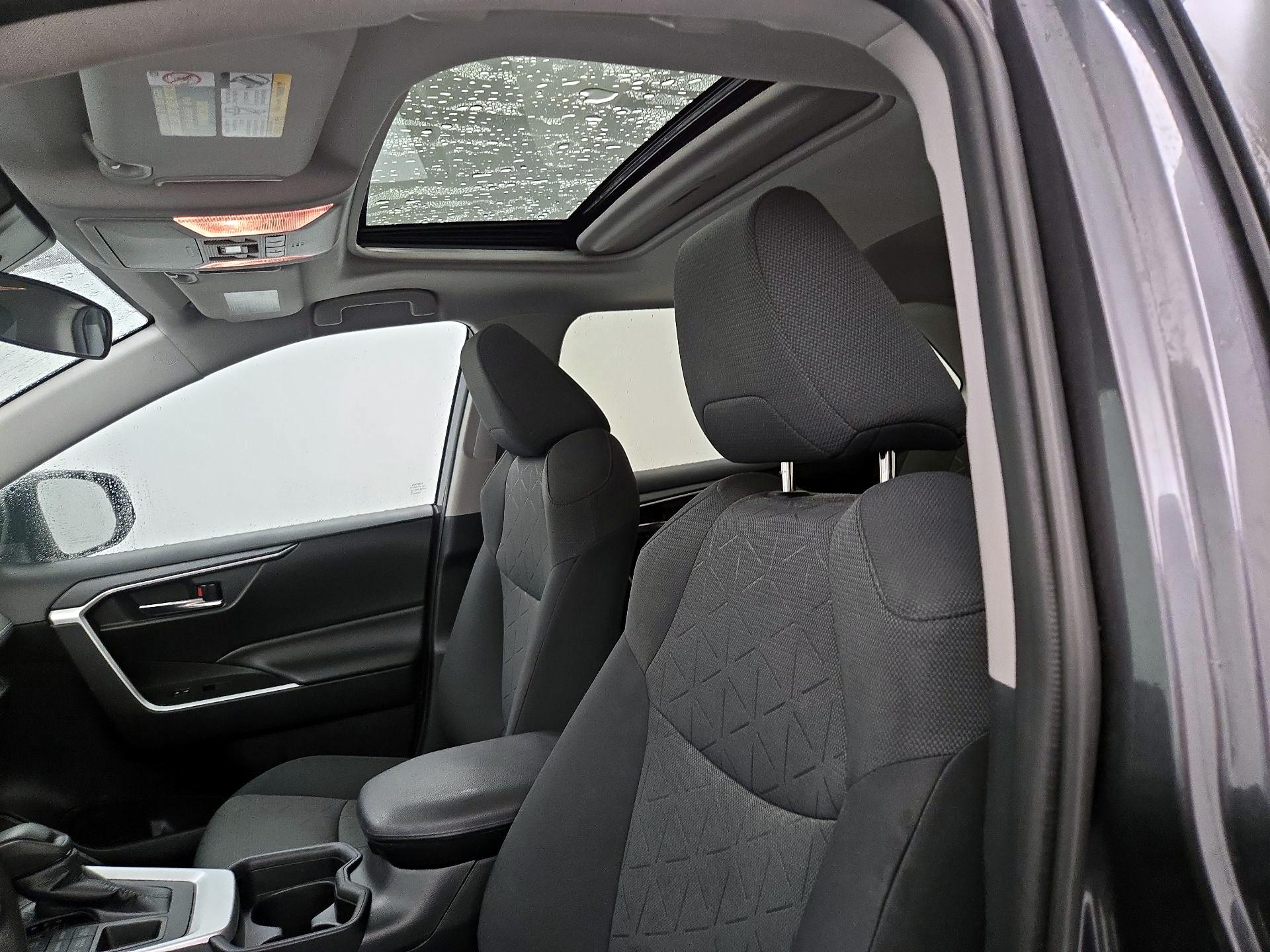 Thumbnail: 2020 Toyota RAV4 - 19