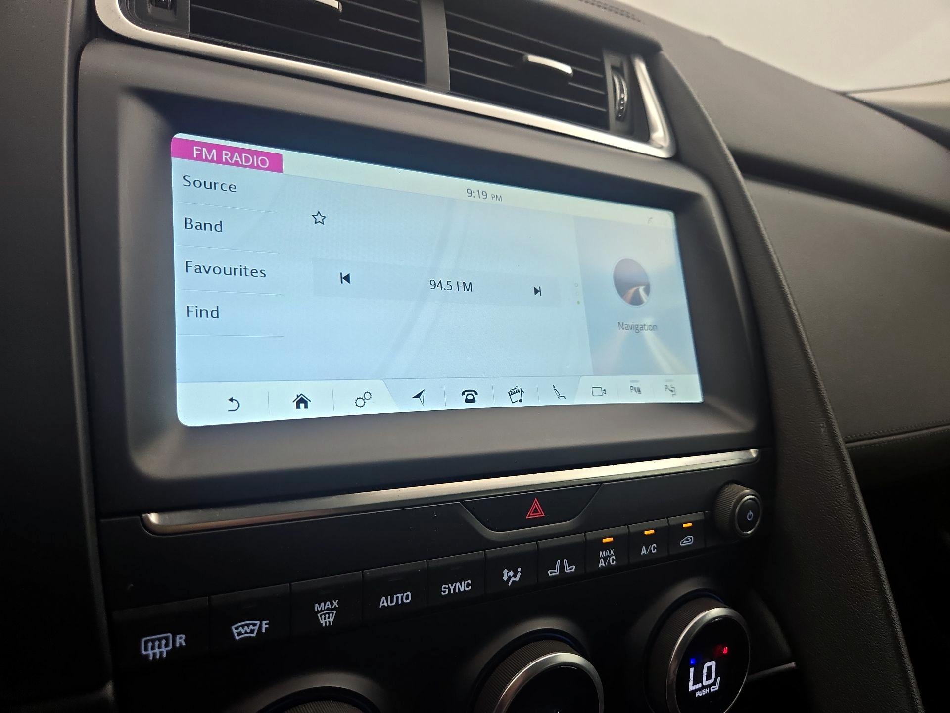 Thumbnail: 2018 Jaguar E-Pace - 15