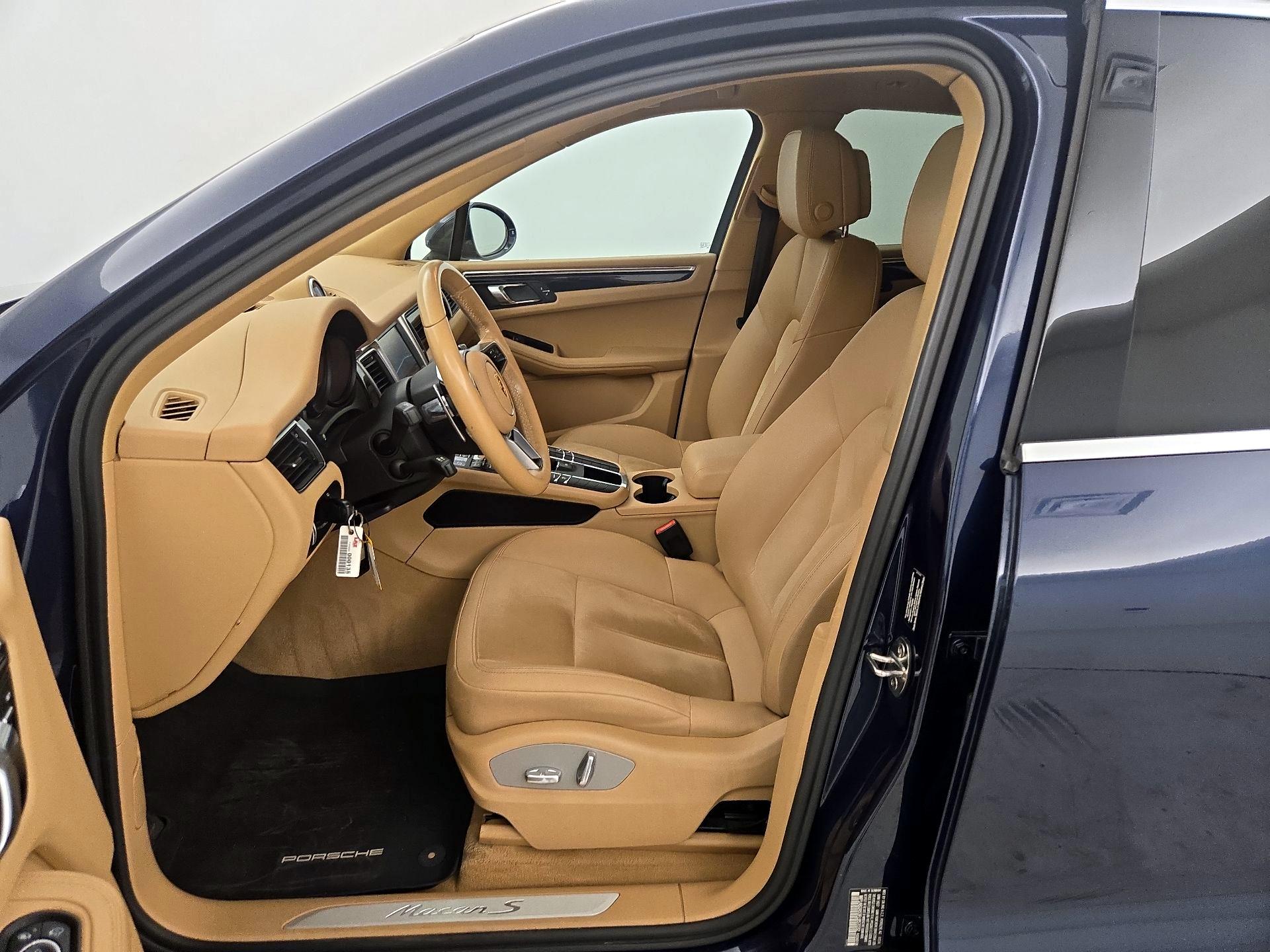 Thumbnail: 2015 Porsche Macan - 11