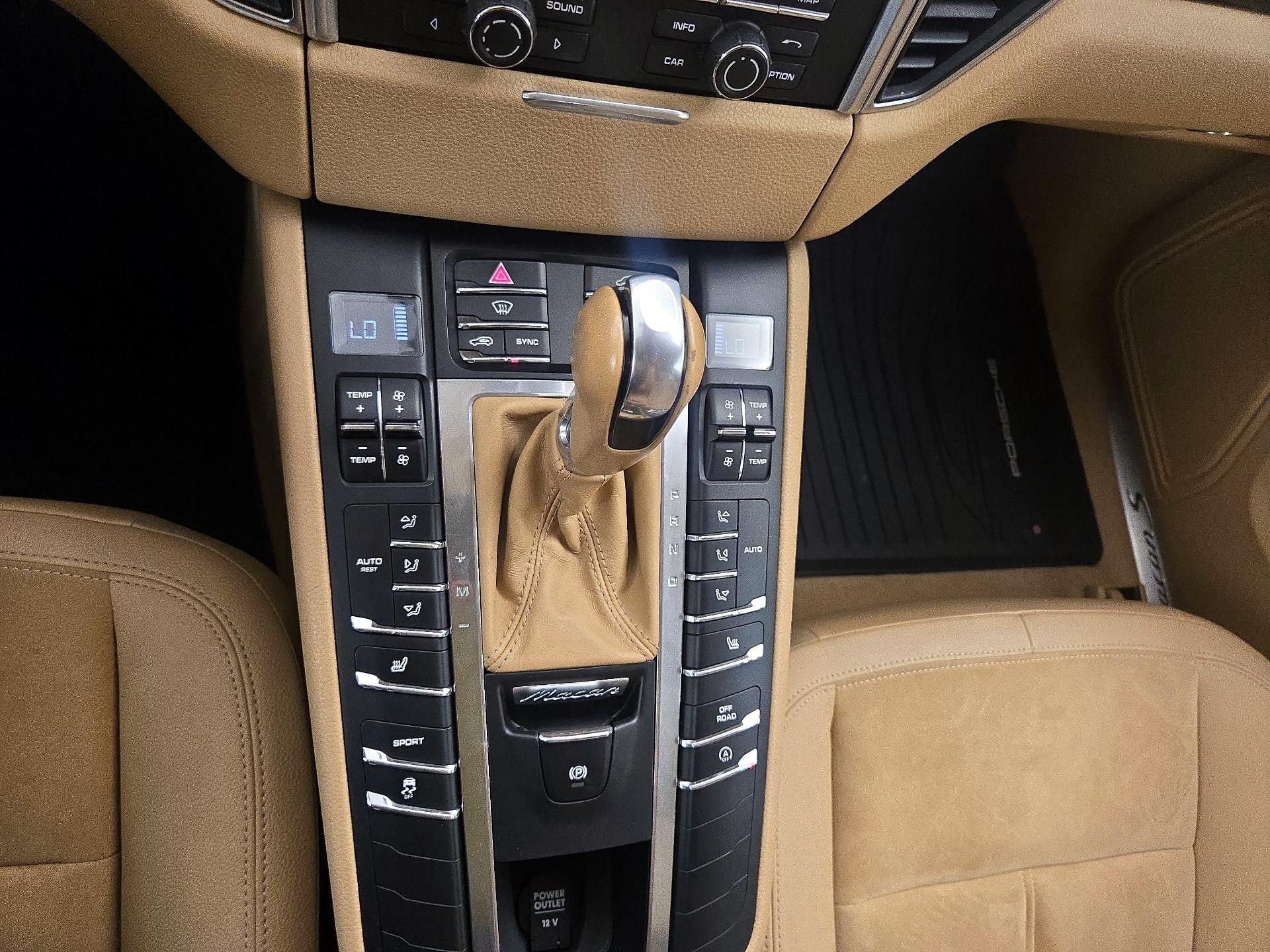 Thumbnail: 2015 Porsche Macan - 18