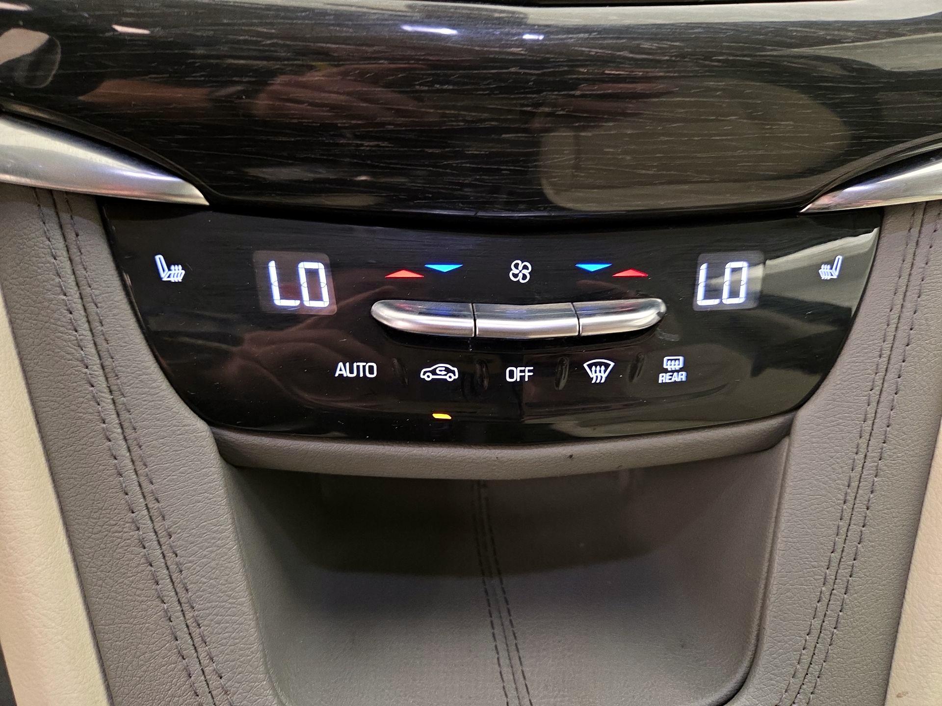 Thumbnail: 2020 Cadillac XT6 - 15