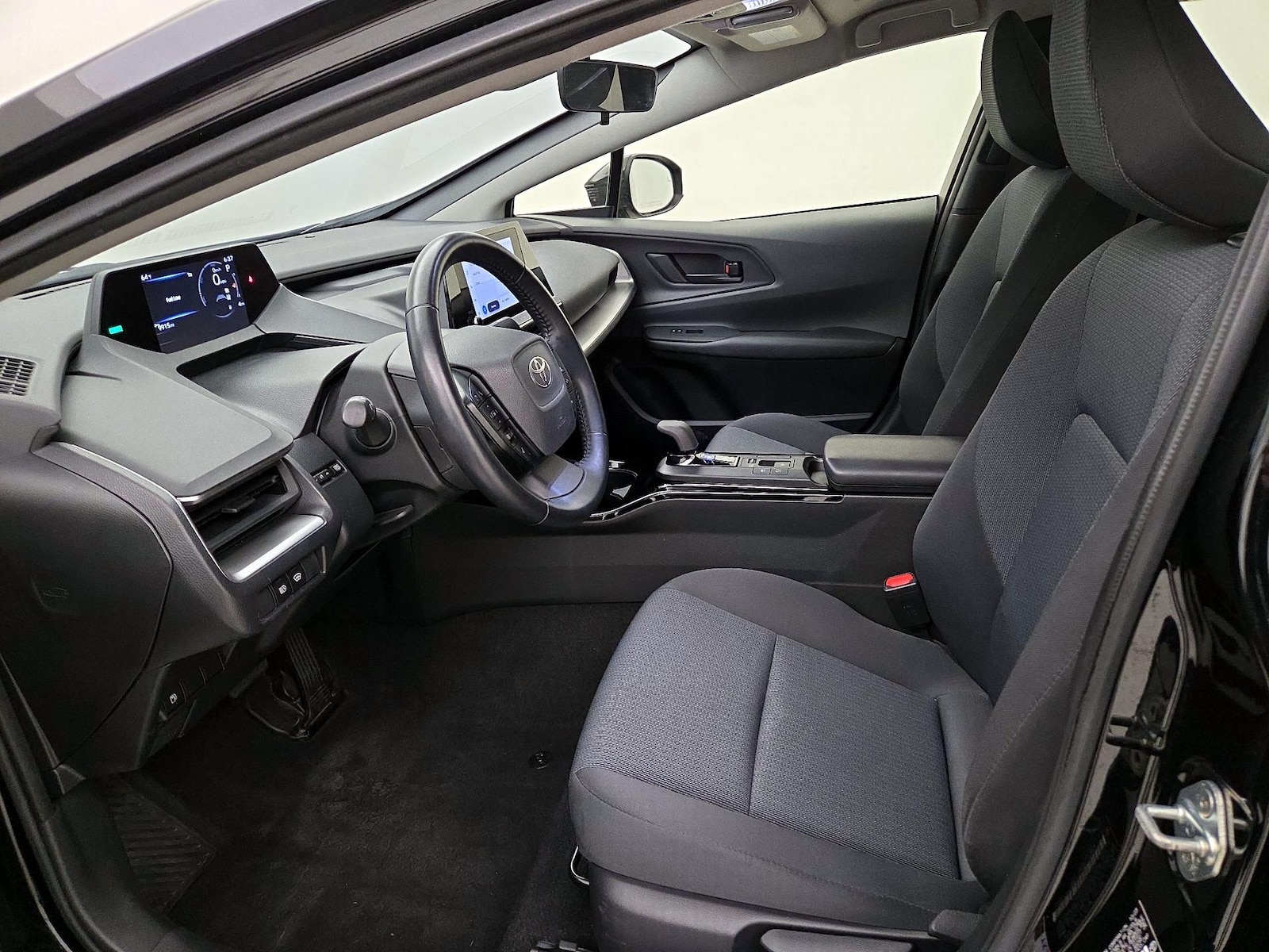 2024 Toyota Prius LE - Photo 12