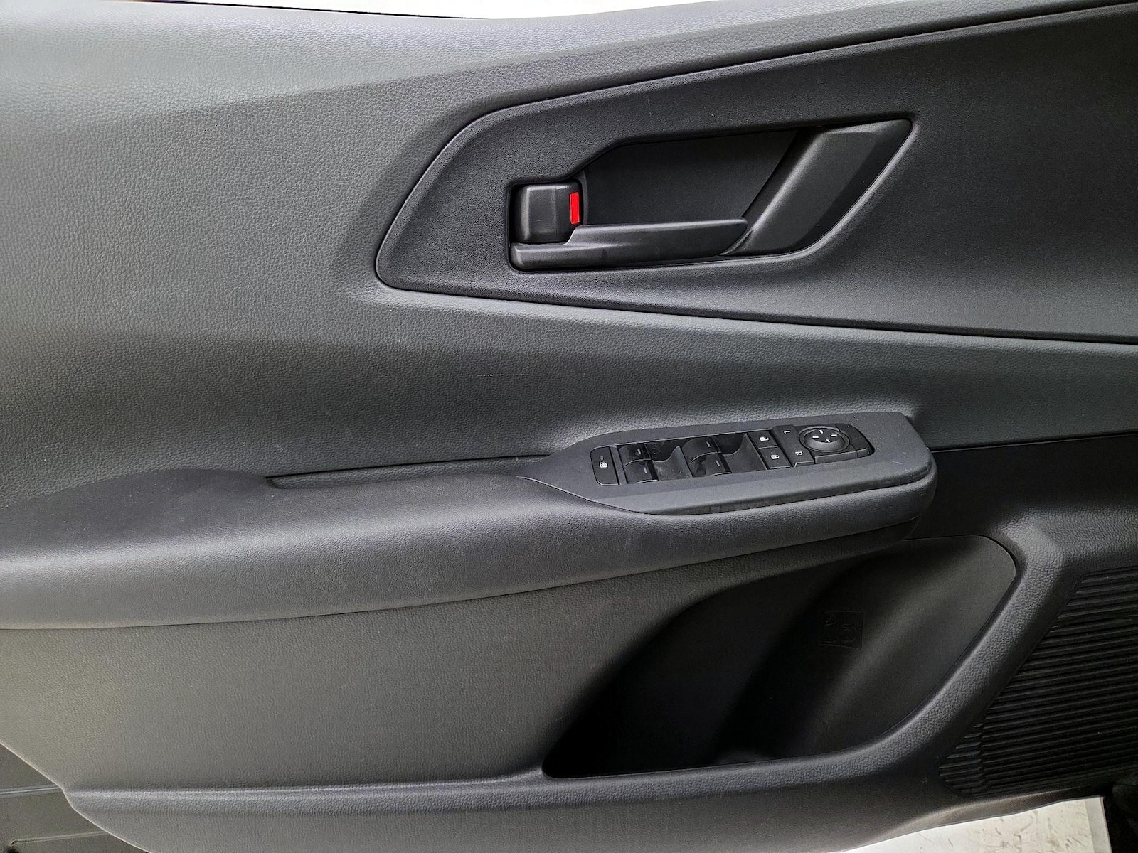 2024 Toyota Prius LE - Photo 13