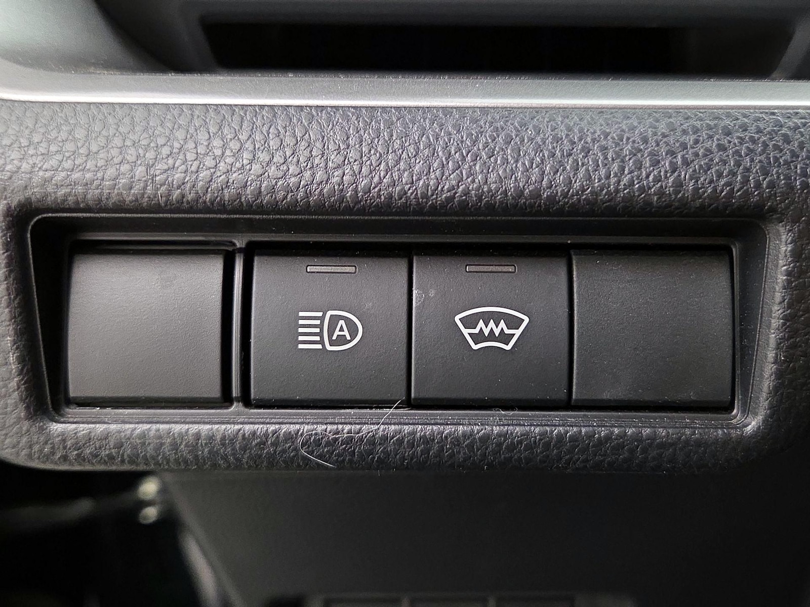 2024 Toyota Prius LE - Photo 14