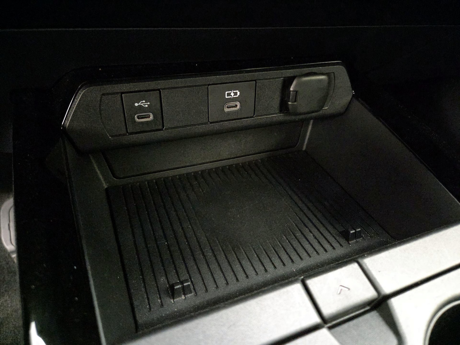 2024 Toyota Prius LE - Photo 19
