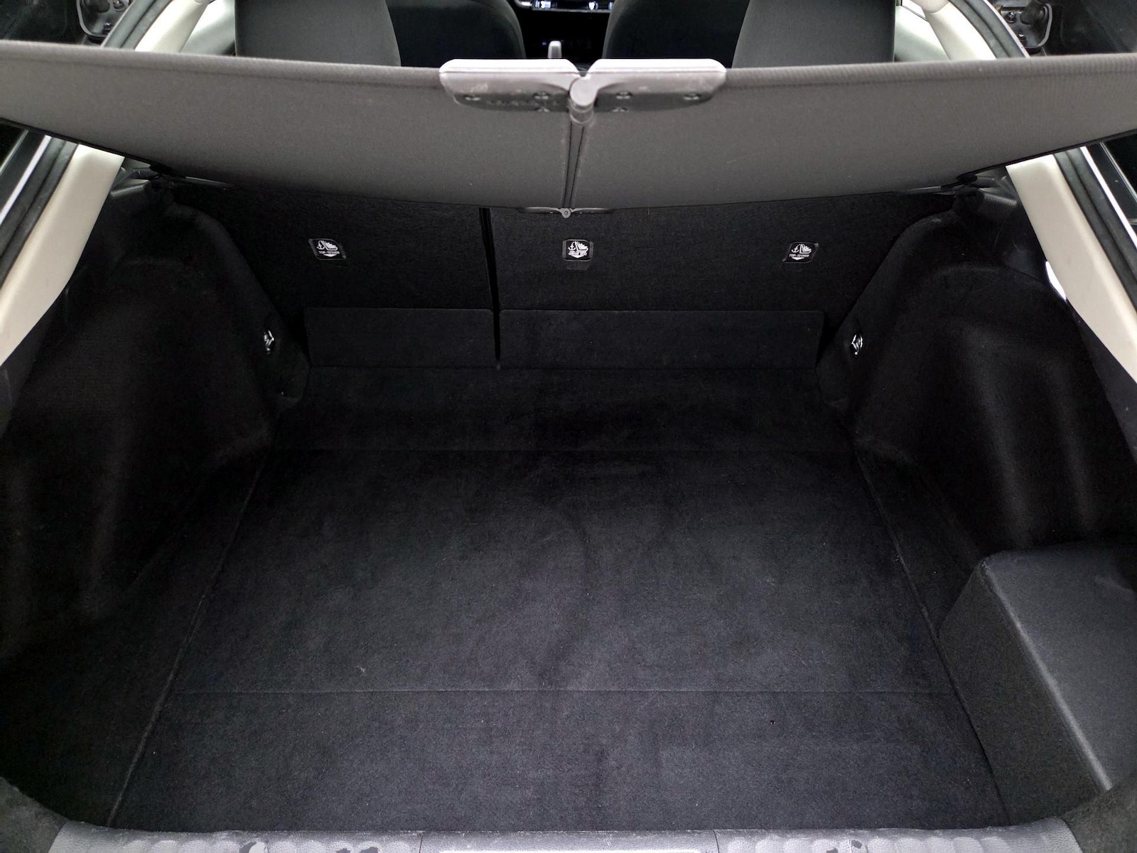 2024 Toyota Prius LE - Photo 21