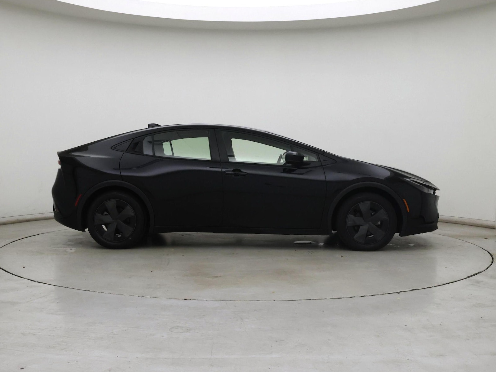 2024 Toyota Prius LE - Photo 8