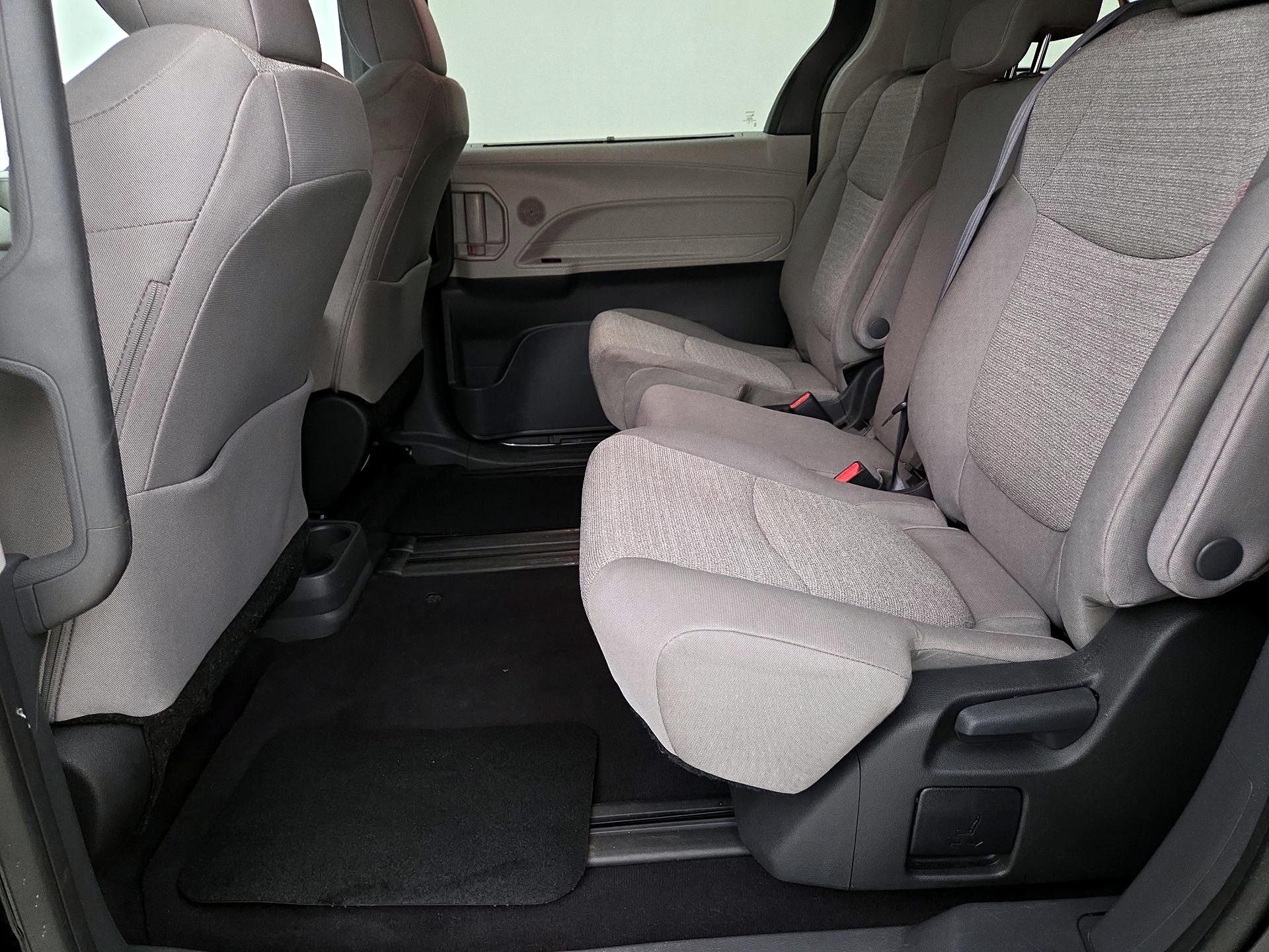 Thumbnail: 2024 Toyota Sienna - 19