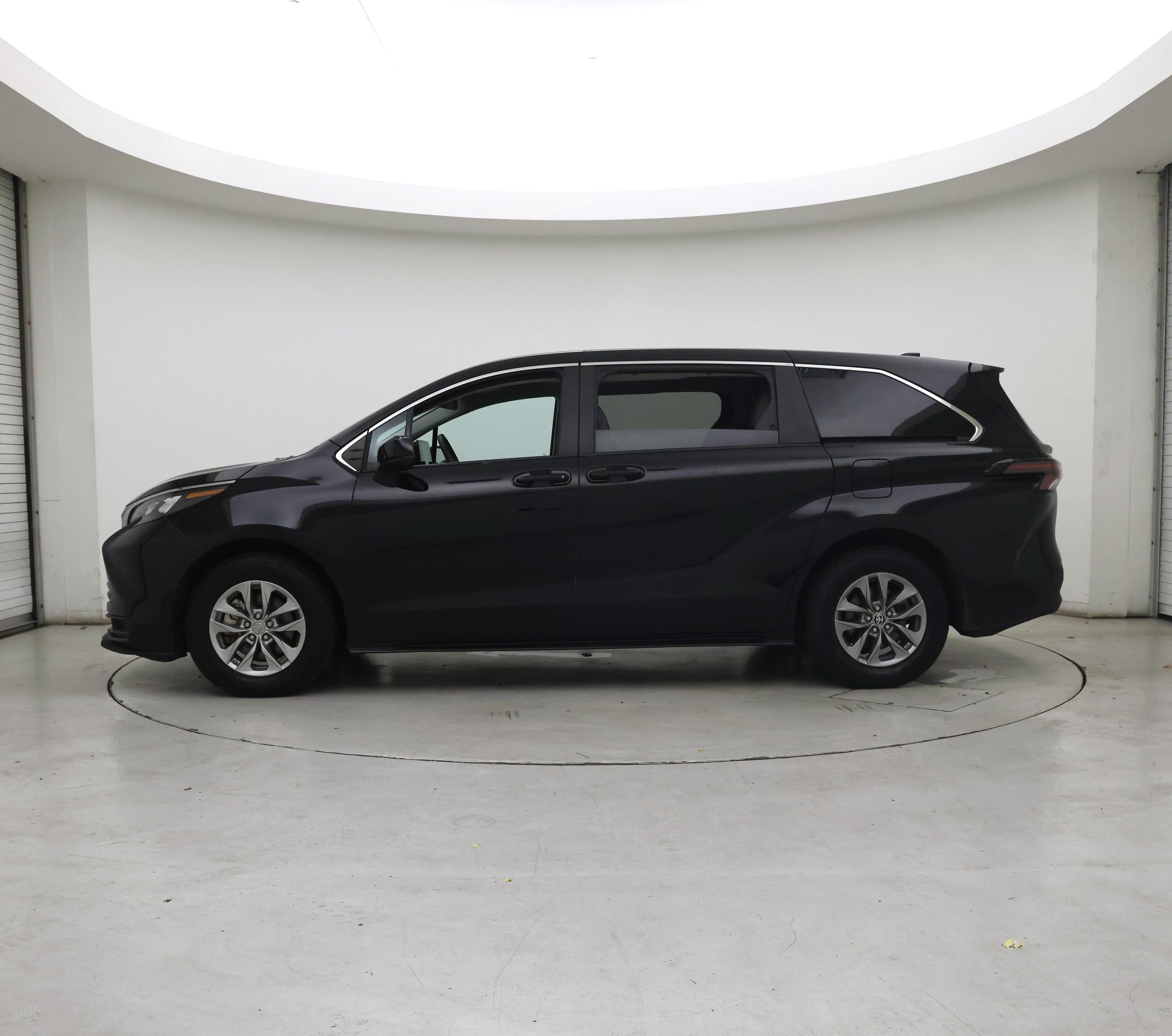 Thumbnail: 2024 Toyota Sienna - 3