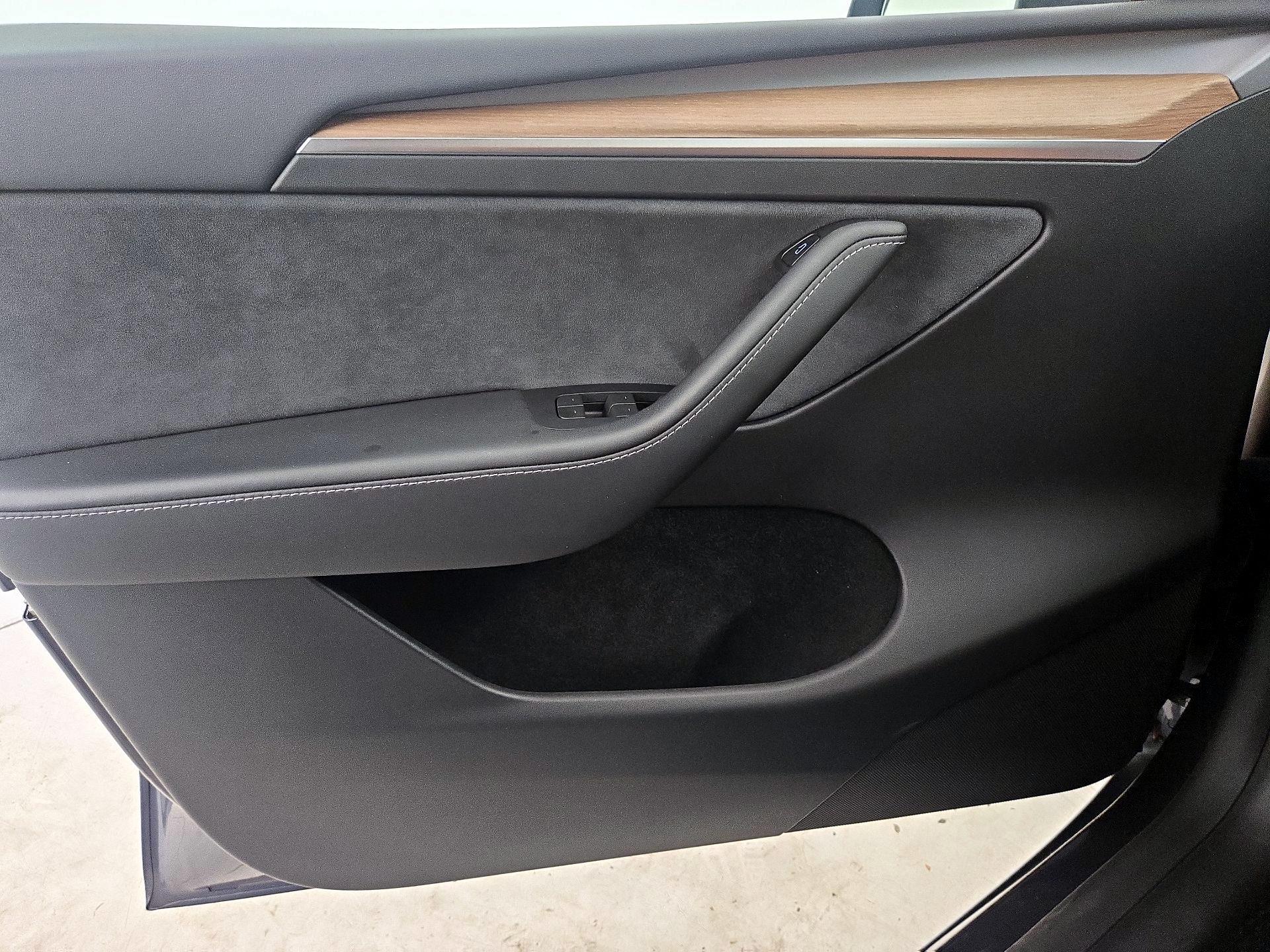 Thumbnail: 2023 Tesla Model Y - 12