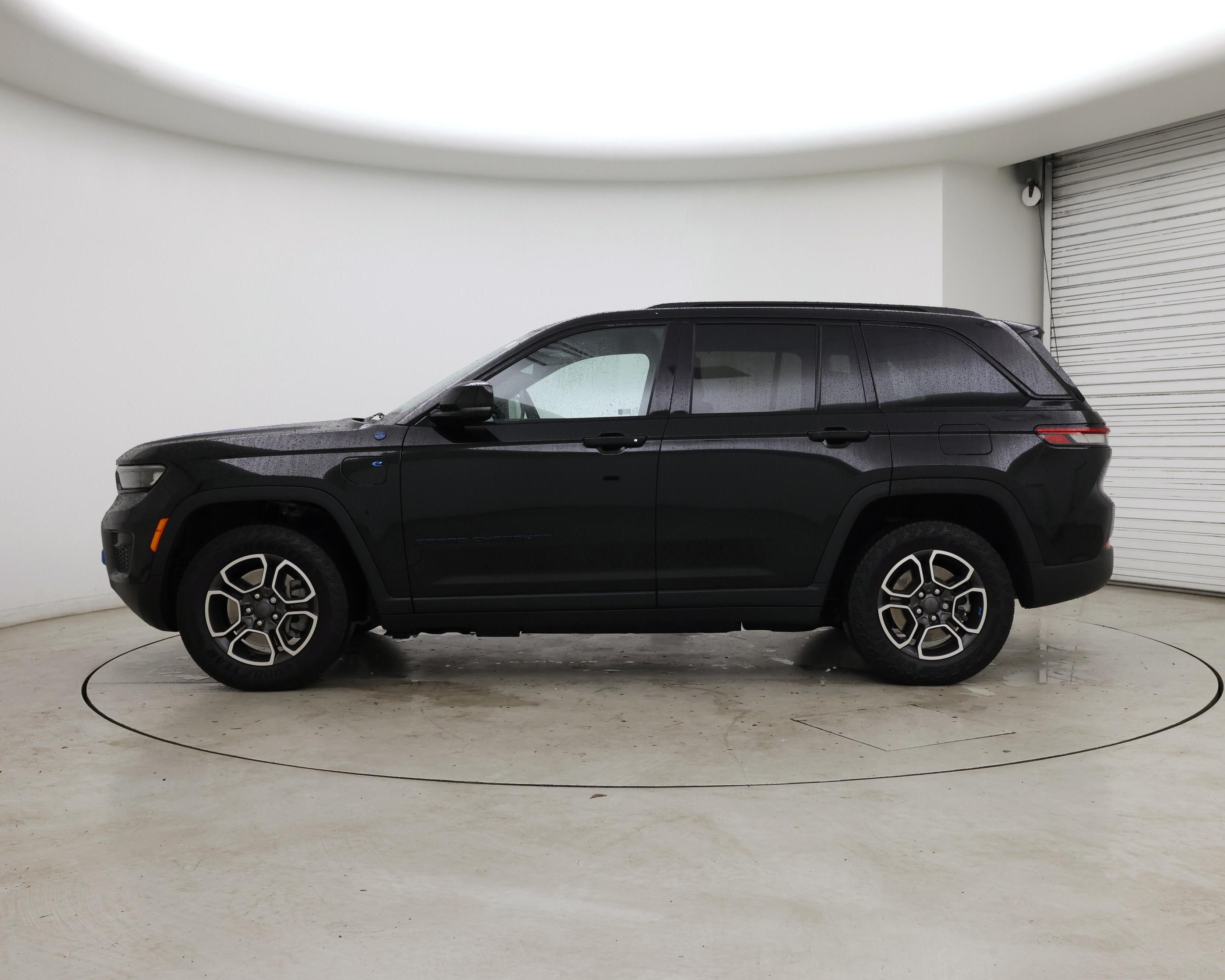 Thumbnail: 2023 Jeep Grand Cherokee - 3