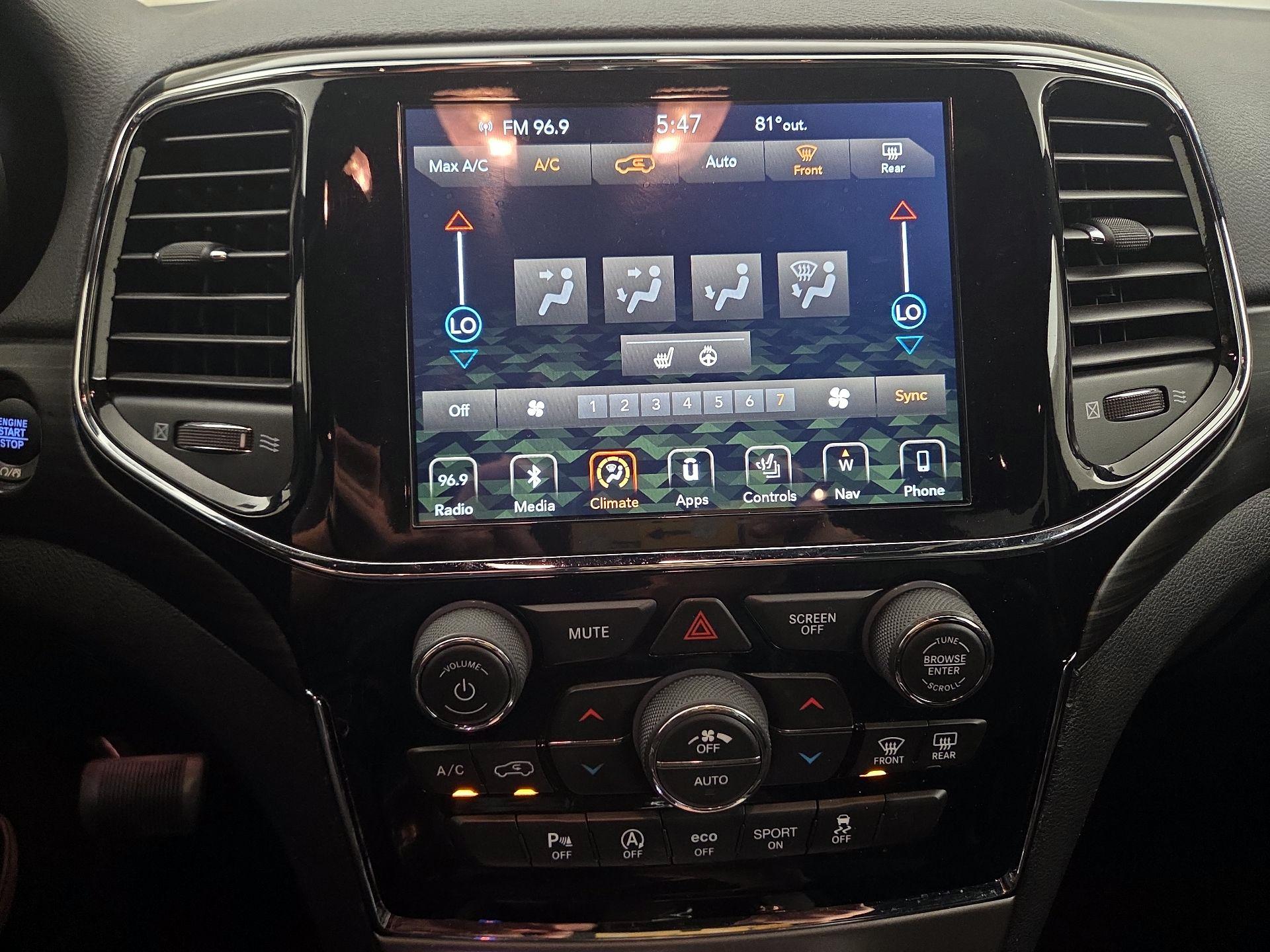 Thumbnail: 2019 Jeep Grand Cherokee - 17