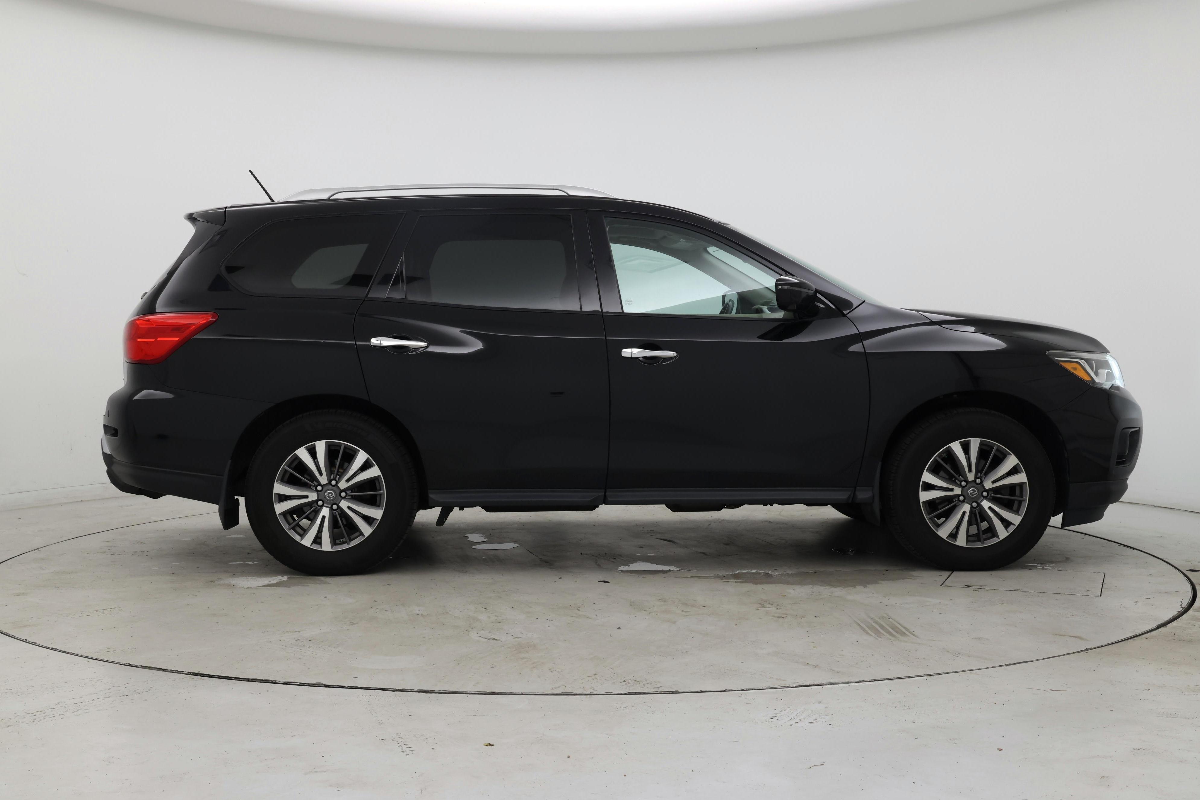 Thumbnail: 2017 Nissan Pathfinder - 7