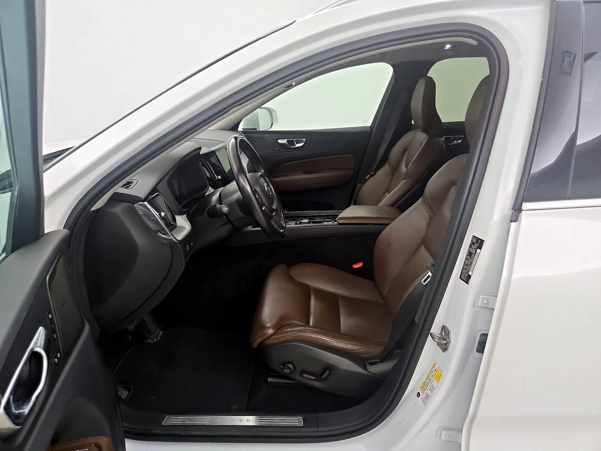 Thumbnail: 2019 Volvo XC60 - 11
