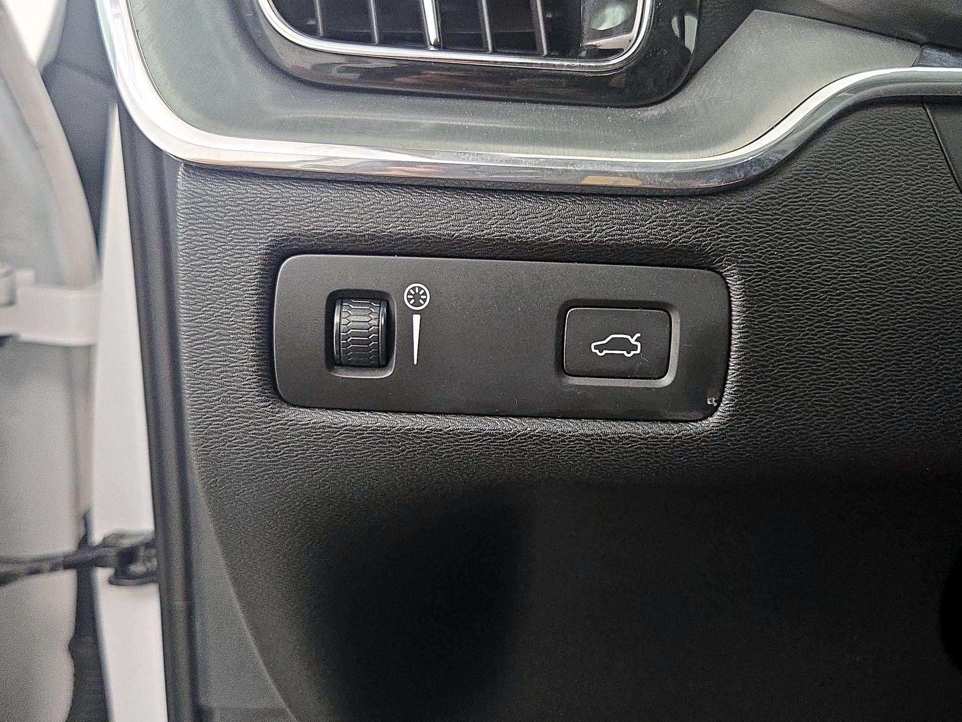 Thumbnail: 2019 Volvo XC60 - 13