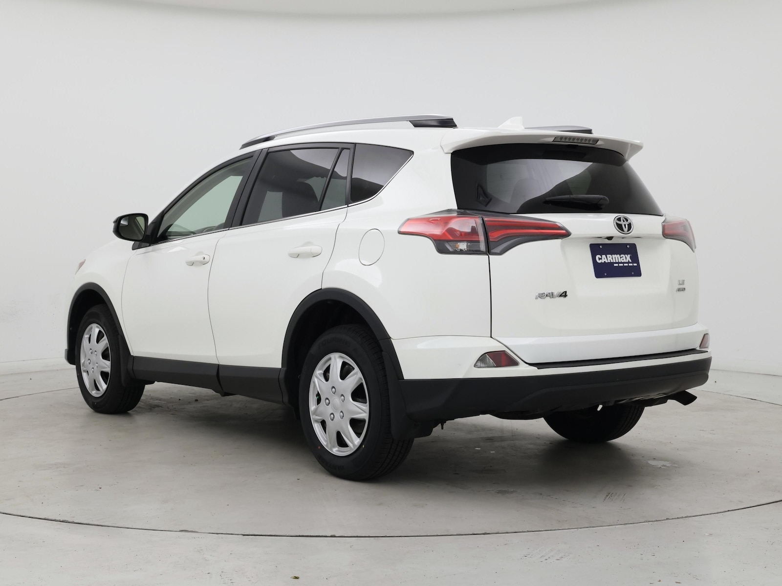 2017 Toyota RAV4 LE - Photo 3