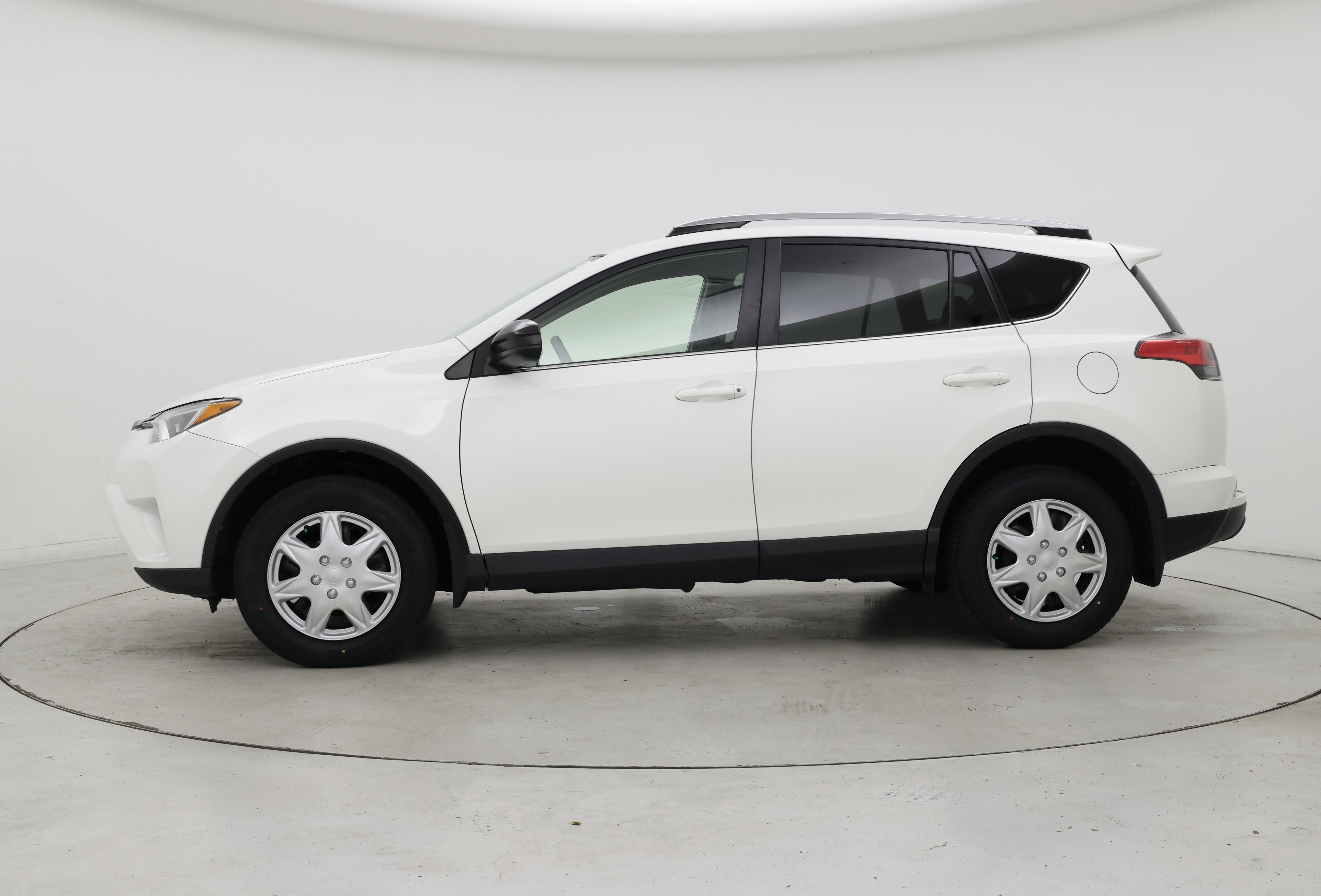 Thumbnail: 2017 Toyota RAV4 - 3
