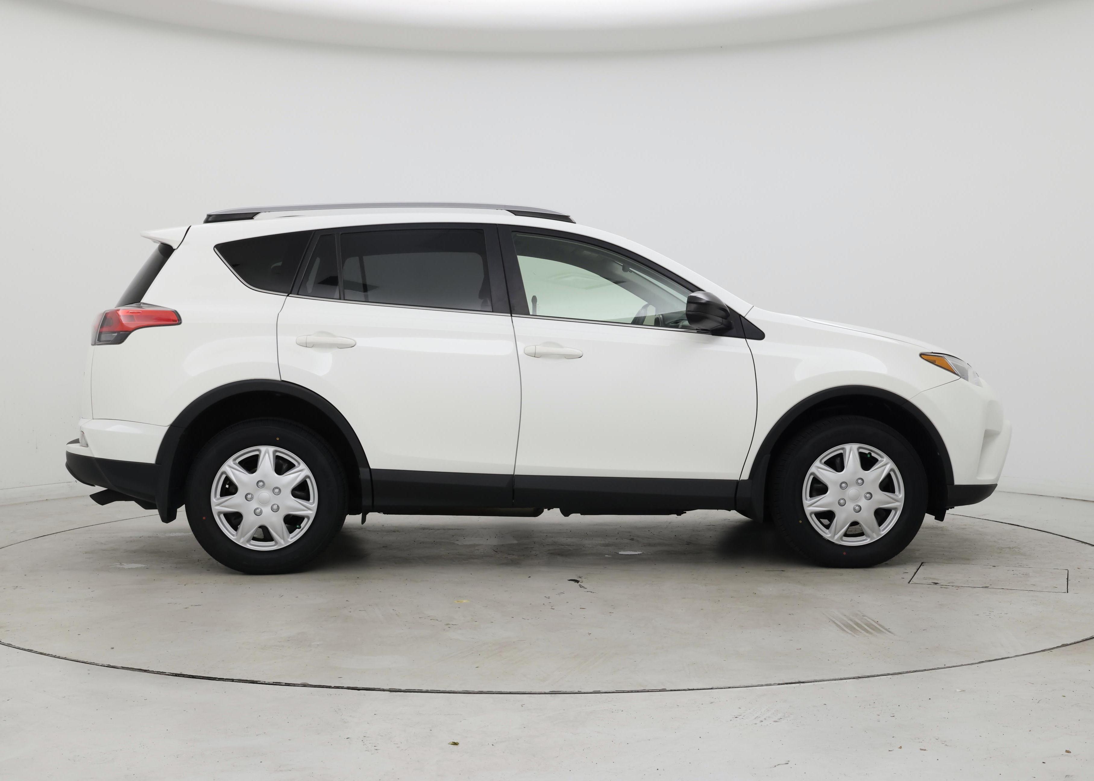 Thumbnail: 2017 Toyota RAV4 - 7