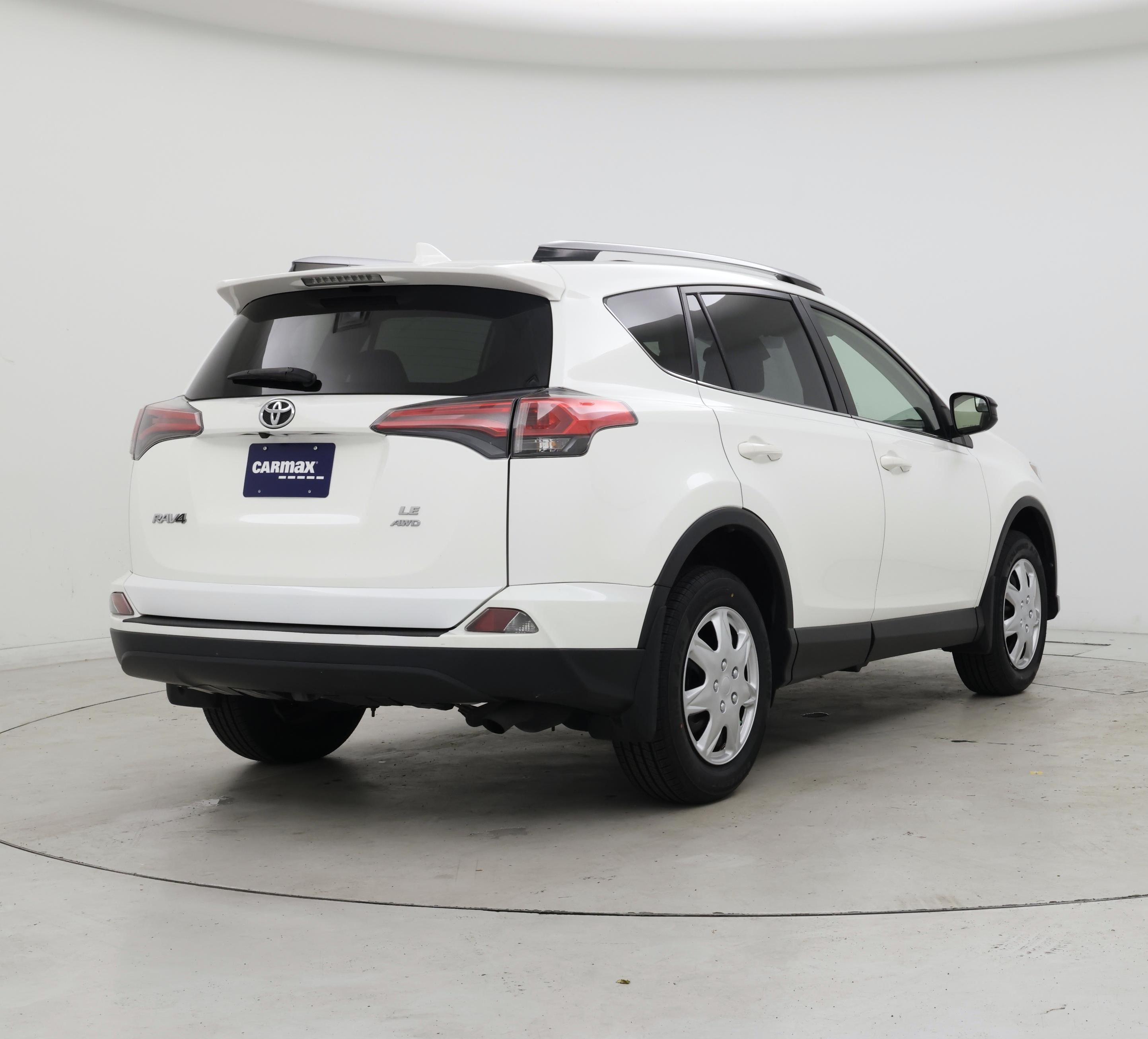 Thumbnail: 2017 Toyota RAV4 - 8