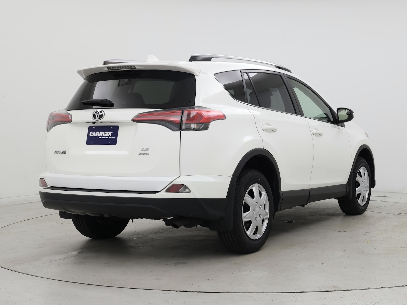 2017 Toyota RAV4 LE - Photo 9