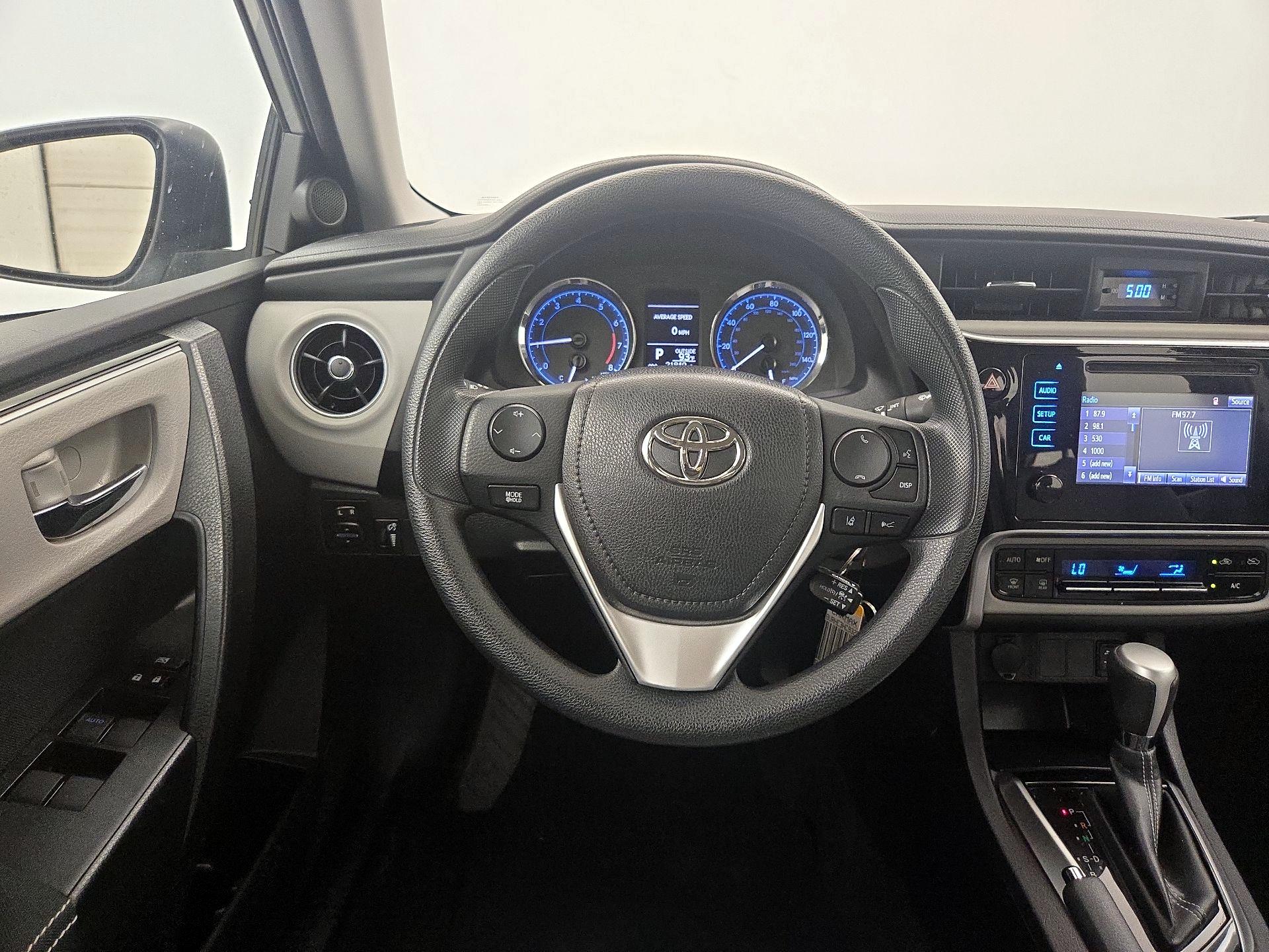 Thumbnail: 2017 Toyota Corolla - 10