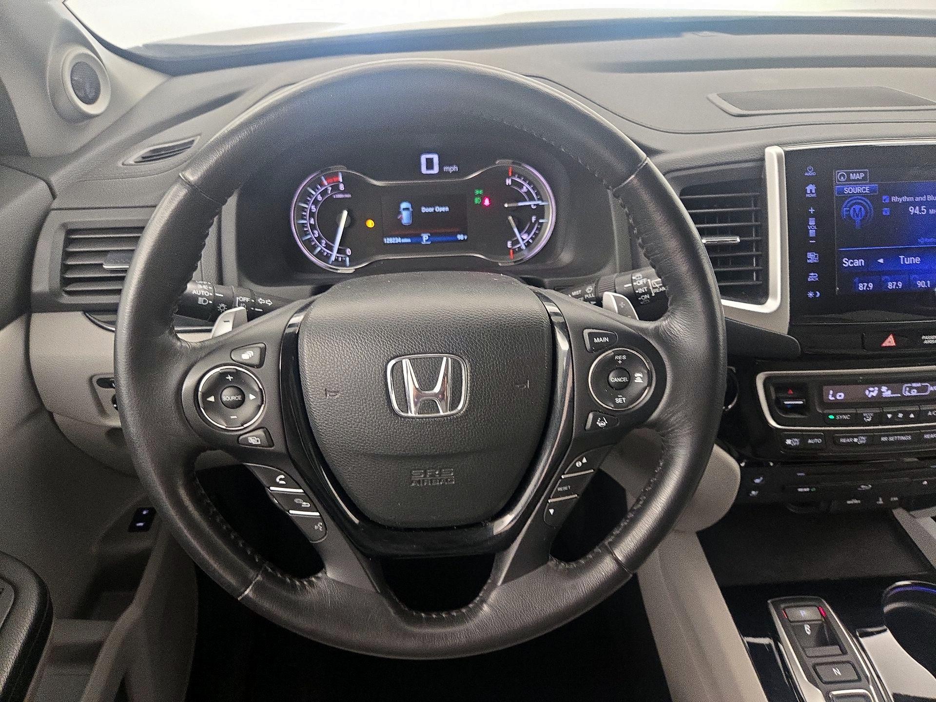 Thumbnail: 2017 Honda Pilot - 10