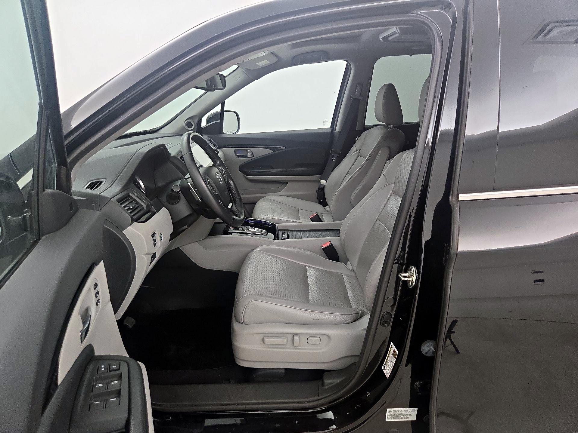 Thumbnail: 2017 Honda Pilot - 11