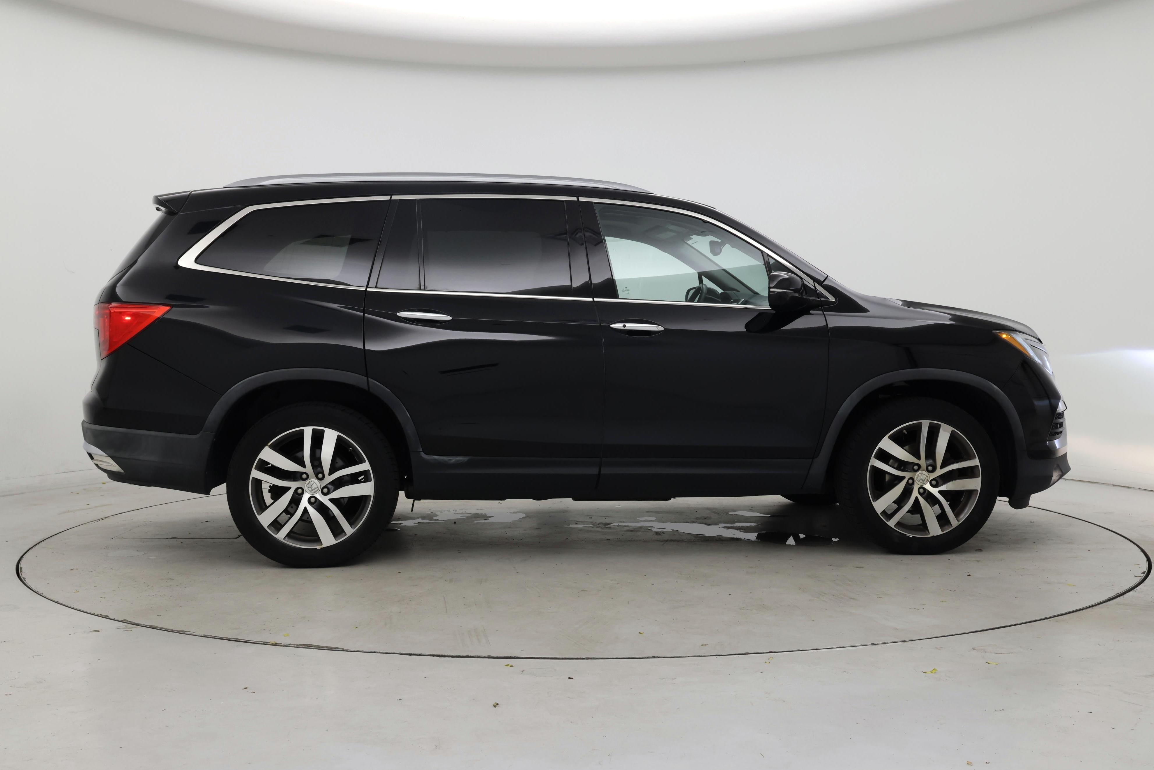 Thumbnail: 2017 Honda Pilot - 7