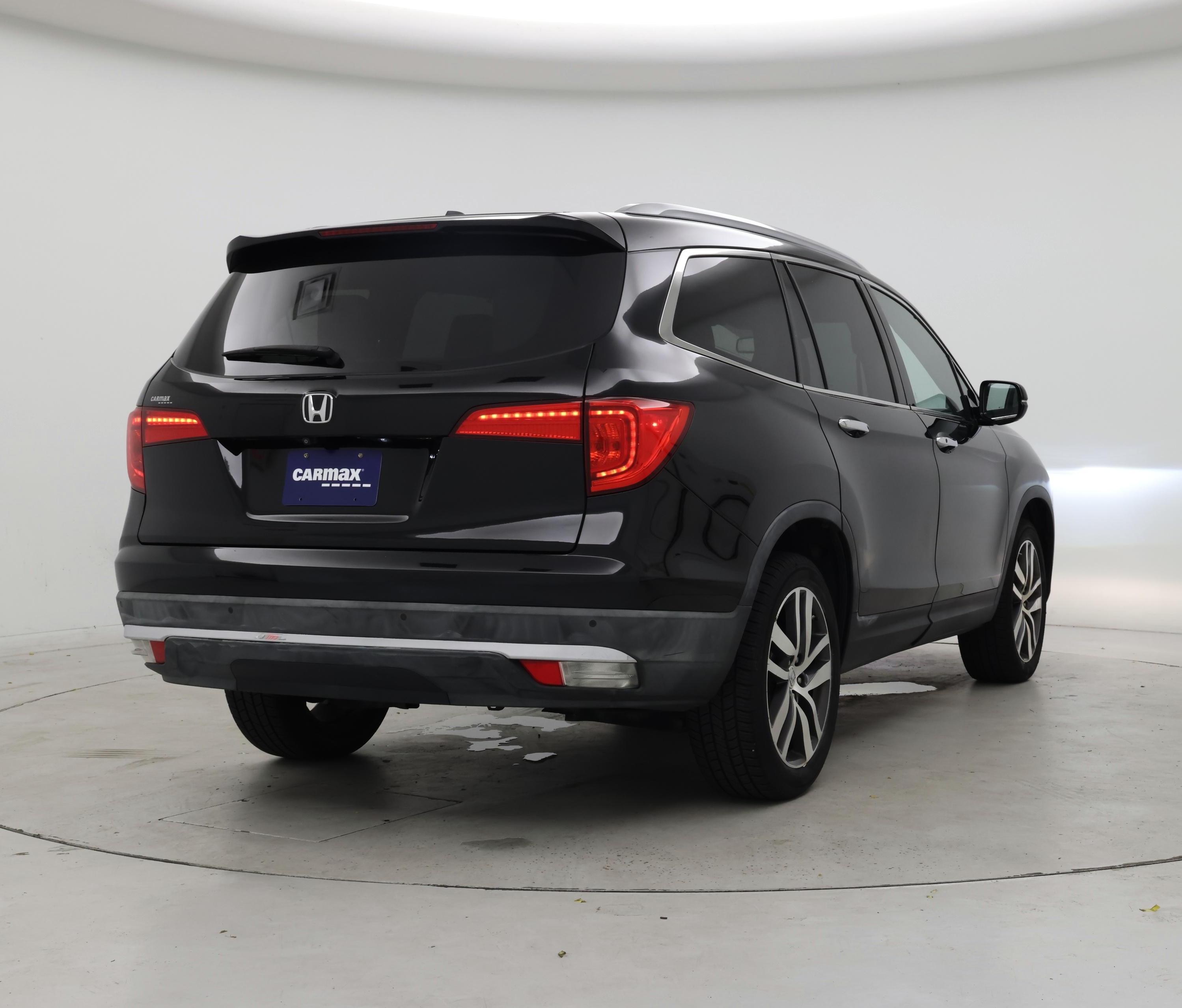 Thumbnail: 2017 Honda Pilot - 8